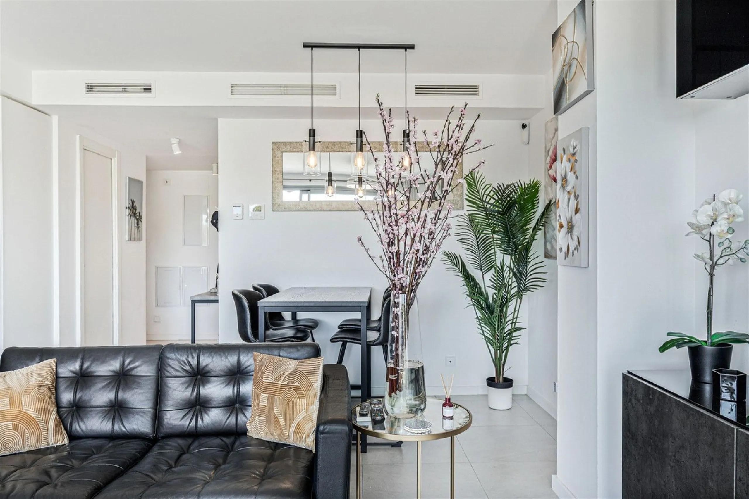 Apartment - Penthouse Duplex в продаже в Estepona, Málaga. В доме 3 спален и 3 ванных комнат. Площадь дома 126 м²