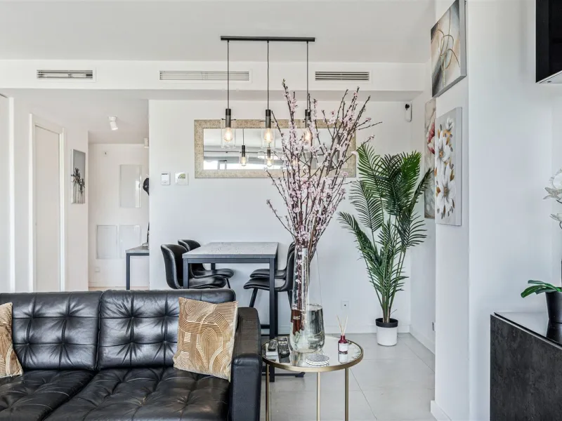 Apartment - Penthouse Duplex в продаже в Estepona, Málaga. В доме 3 спален и 3 ванных комнат. Площадь дома 126 м²