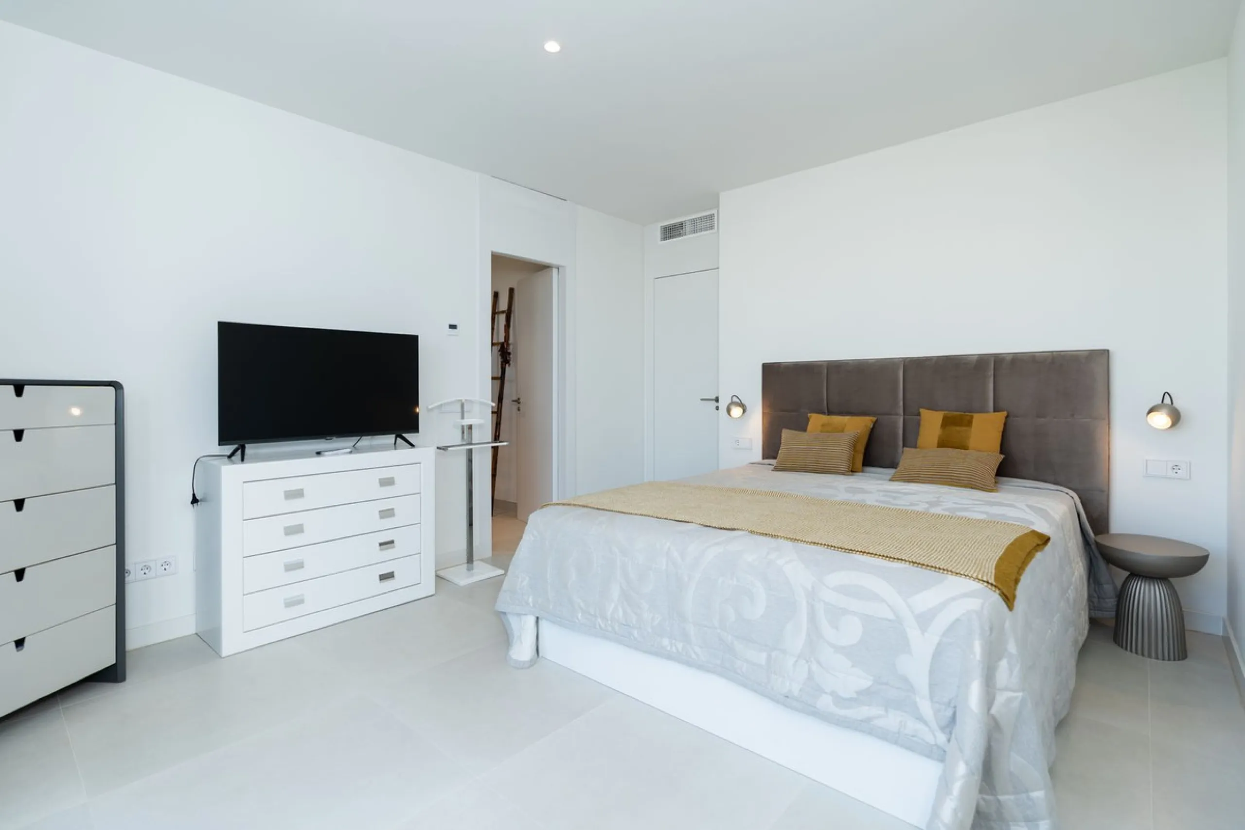 Apartment - Penthouse в продаже в Fuengirola, Málaga. В доме 3 спален и 3 ванных комнат. Площадь дома 135 м²