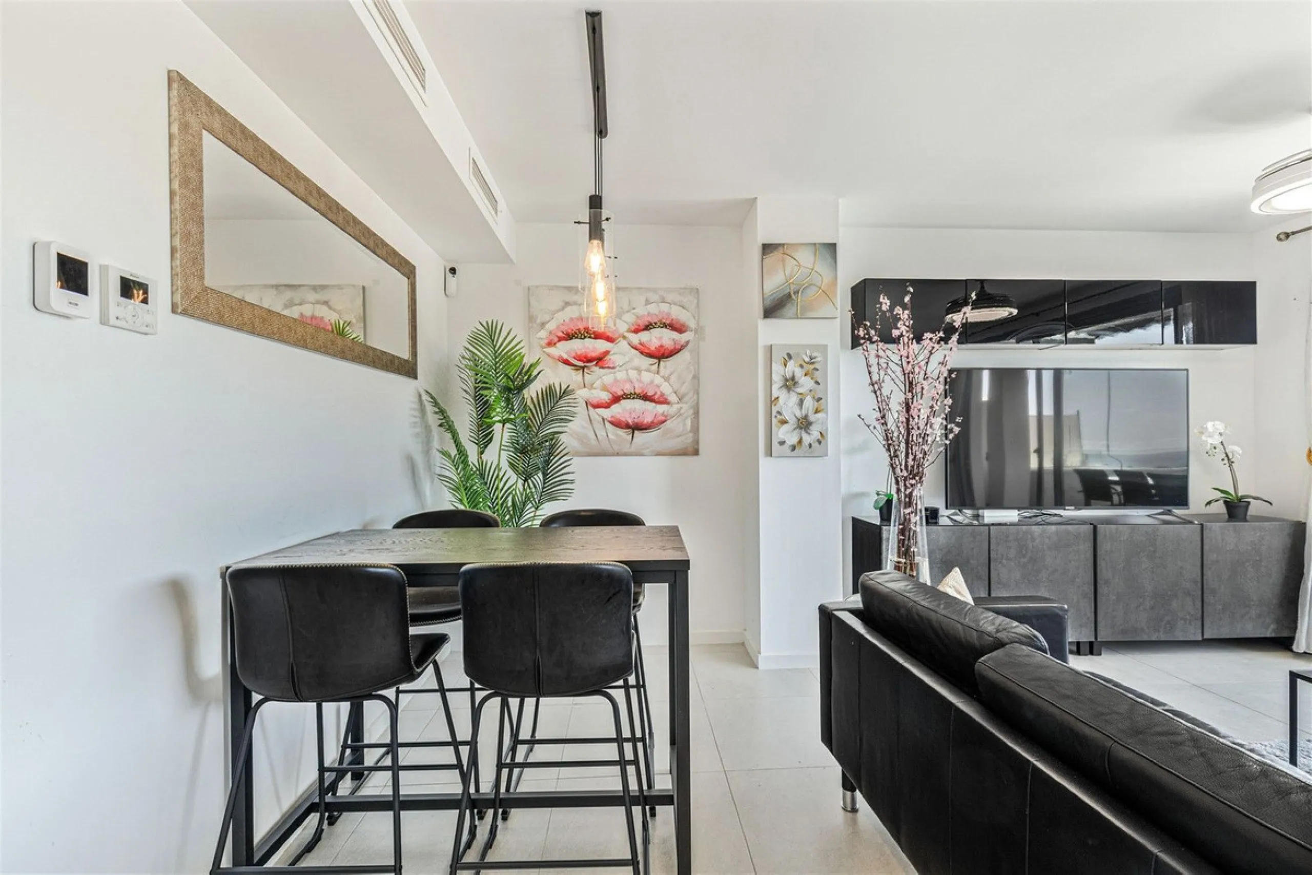 Apartment - Penthouse Duplex в продаже в Estepona, Málaga. В доме 3 спален и 3 ванных комнат. Площадь дома 126 м²