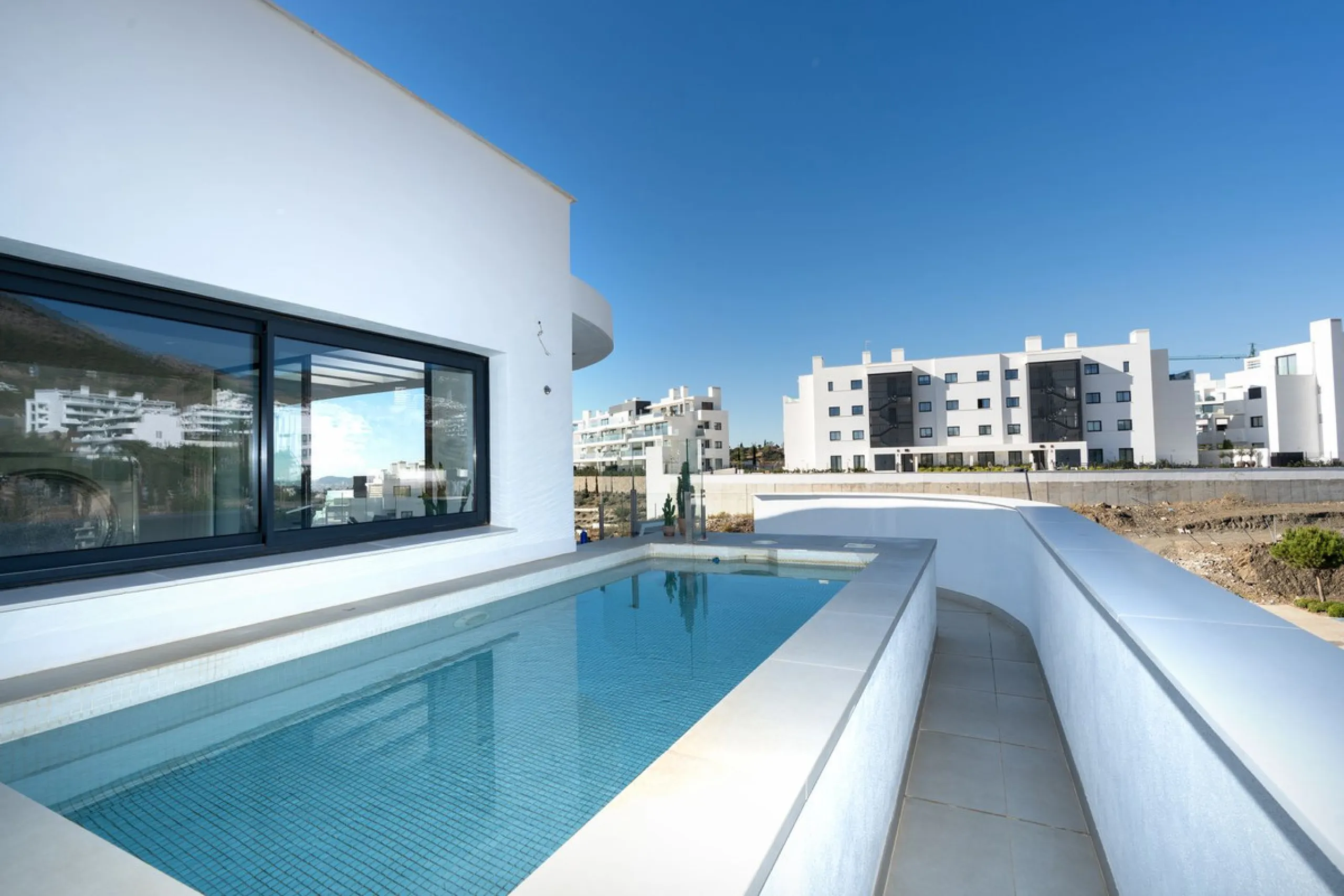 Apartment - Penthouse в продаже в Fuengirola, Málaga. В доме 3 спален и 3 ванных комнат. Площадь дома 135 м²
