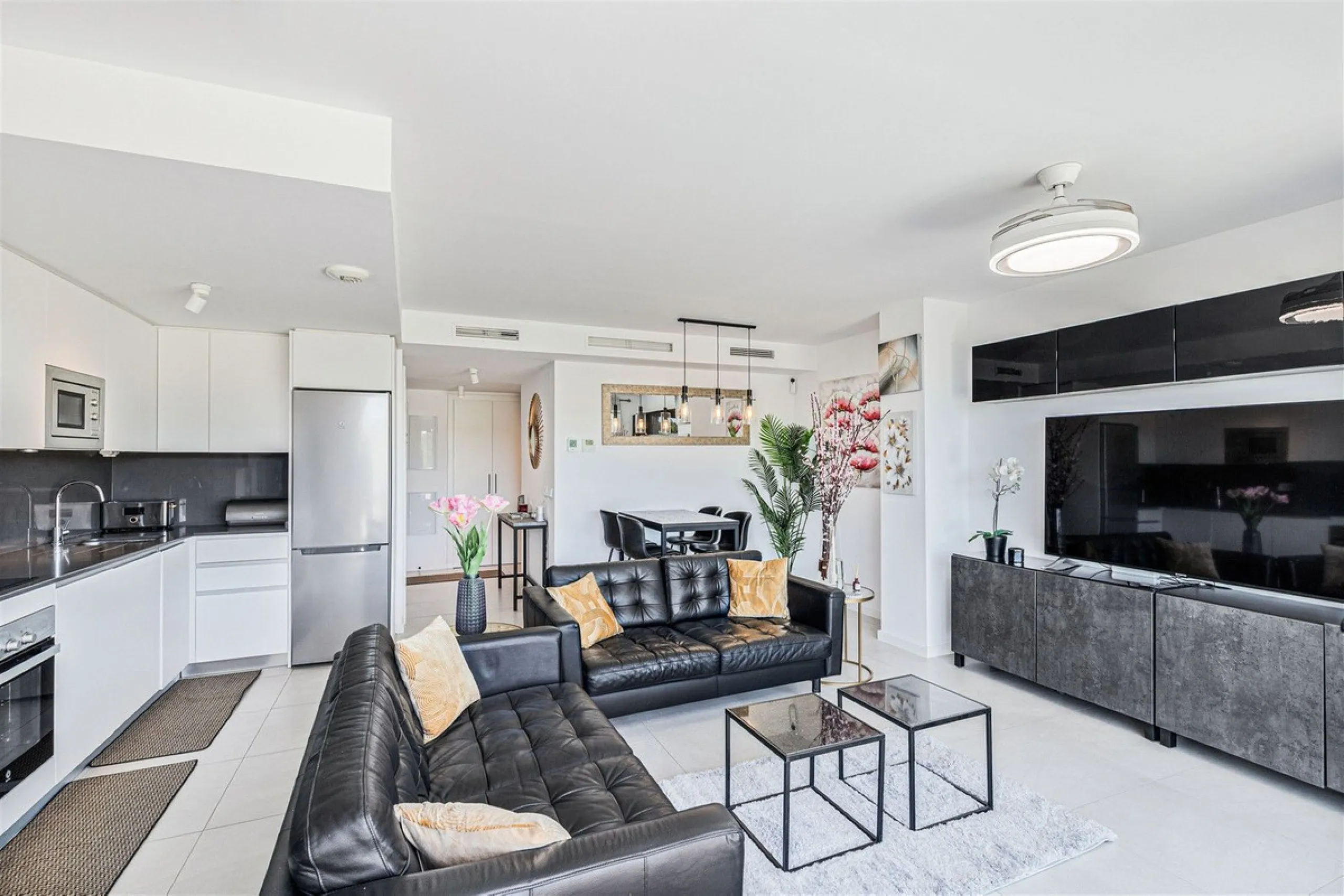 Apartment - Penthouse Duplex в продаже в Estepona, Málaga. В доме 3 спален и 3 ванных комнат. Площадь дома 126 м²