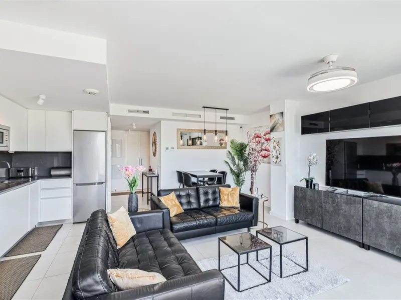 Apartment - Penthouse Duplex в продаже в Estepona, Málaga. В доме 3 спален и 3 ванных комнат. Площадь дома 126 м²