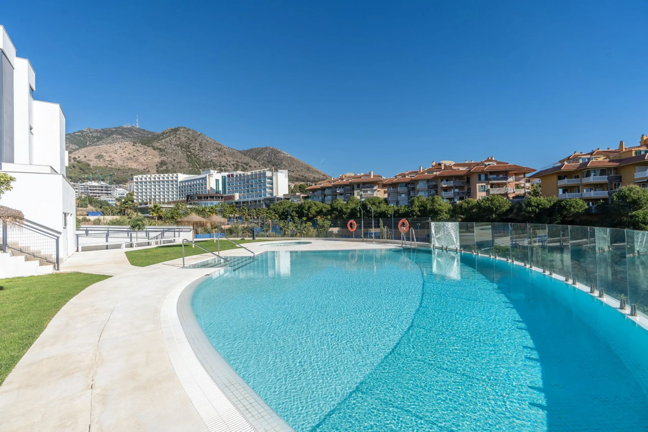 Apartment - Penthouse в продаже в Fuengirola, Málaga. В доме 3 спален и 3 ванных комнат. Площадь дома 135 м²