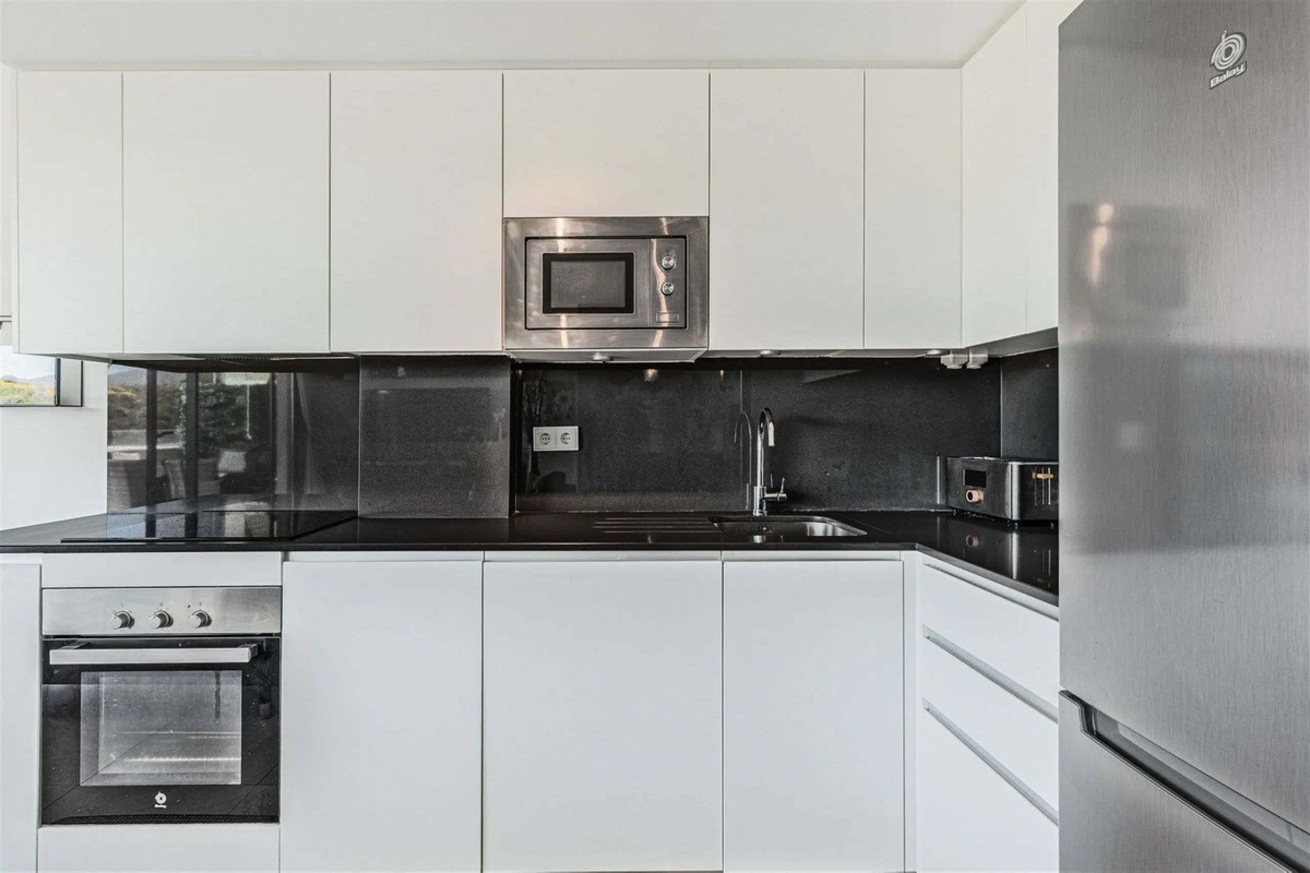 Apartment - Penthouse Duplex в продаже в Estepona, Málaga. В доме 3 спален и 3 ванных комнат. Площадь дома 126 м²