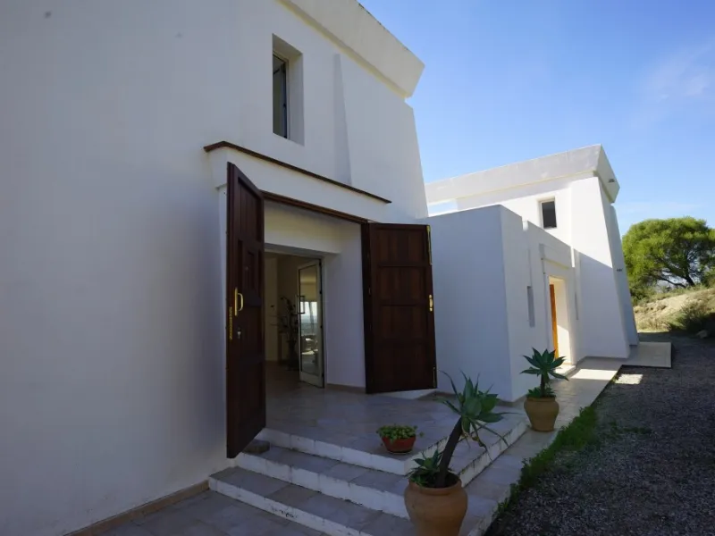 Villa with exceptional views near Gaucín, Costa del Sol, this remarkable country house sprawls across a 34,000m2 plot offering uninterrupted vistas of Gibraltar and North Africa. Boasting over 600m2 of living space, this newly constructed property compris