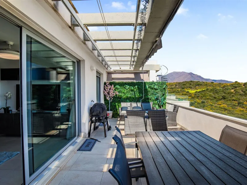 Apartment - Penthouse Duplex в продаже в Estepona, Málaga. В доме 3 спален и 3 ванных комнат. Площадь дома 126 м²