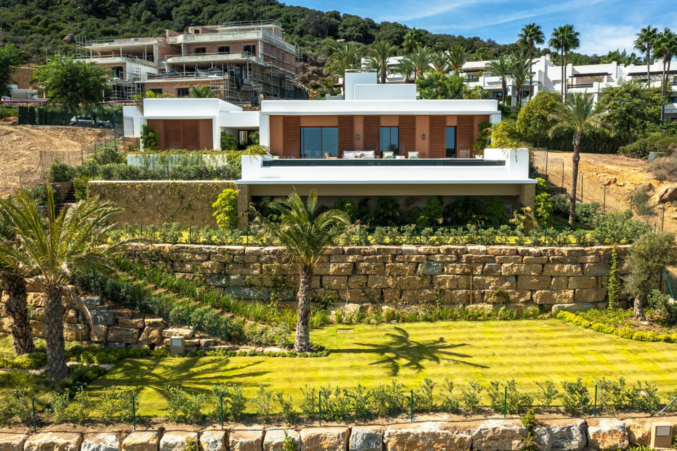 House - Detached Villa в продаже в Casares, Málaga. В доме 3 спален и 3 ванных комнат. Площадь дома 395 м². Площадь участка 2194 м²