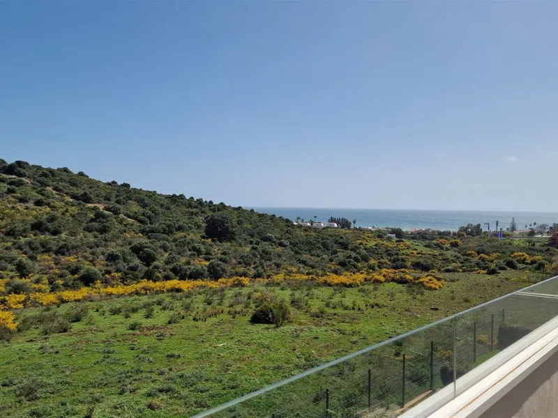 Apartment - Penthouse Duplex в продаже в Estepona, Málaga. В доме 3 спален и 3 ванных комнат. Площадь дома 126 м²