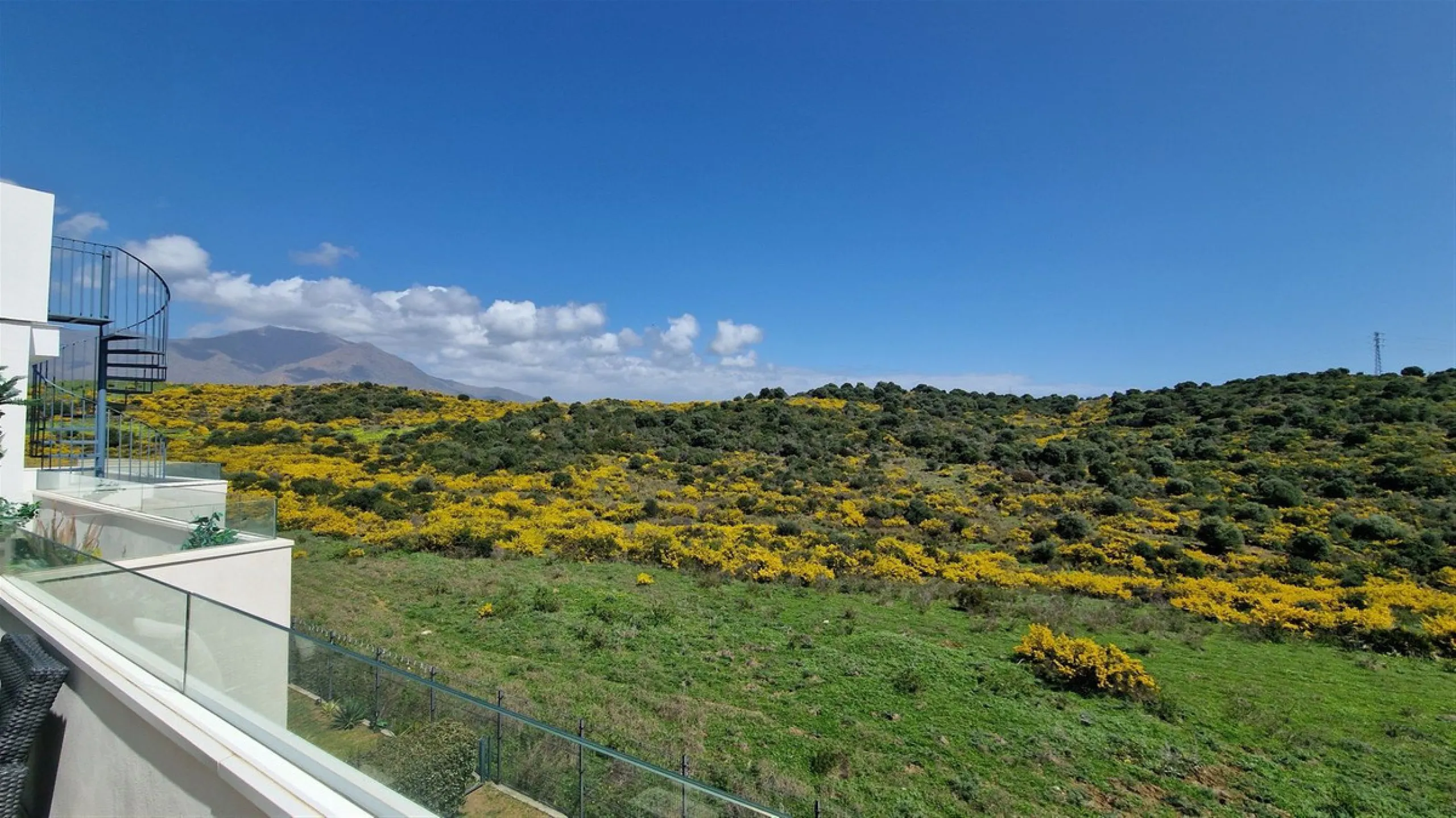 Apartment - Penthouse Duplex в продаже в Estepona, Málaga. В доме 3 спален и 3 ванных комнат. Площадь дома 126 м²