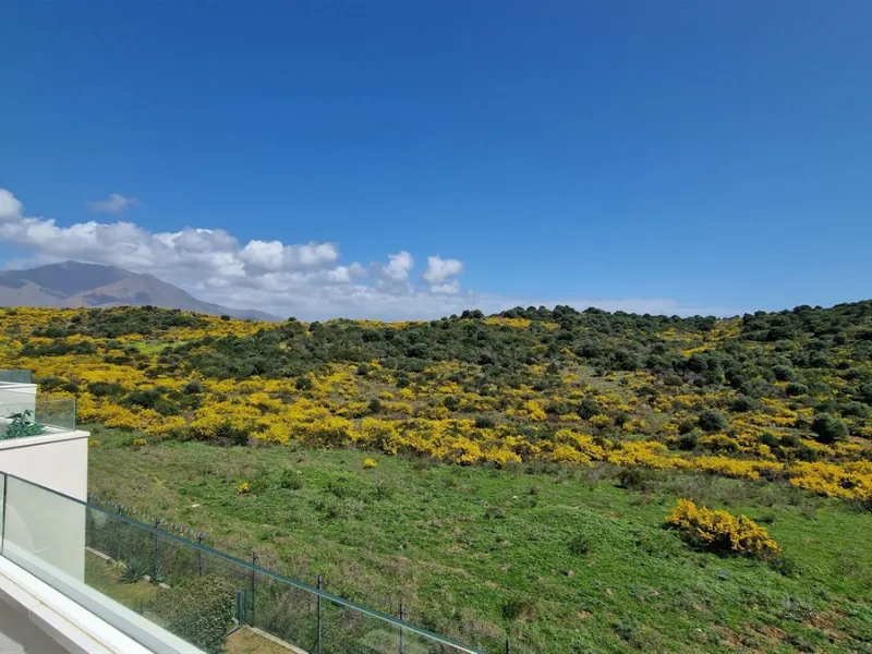 Apartment - Penthouse Duplex в продаже в Estepona, Málaga. В доме 3 спален и 3 ванных комнат. Площадь дома 126 м²
