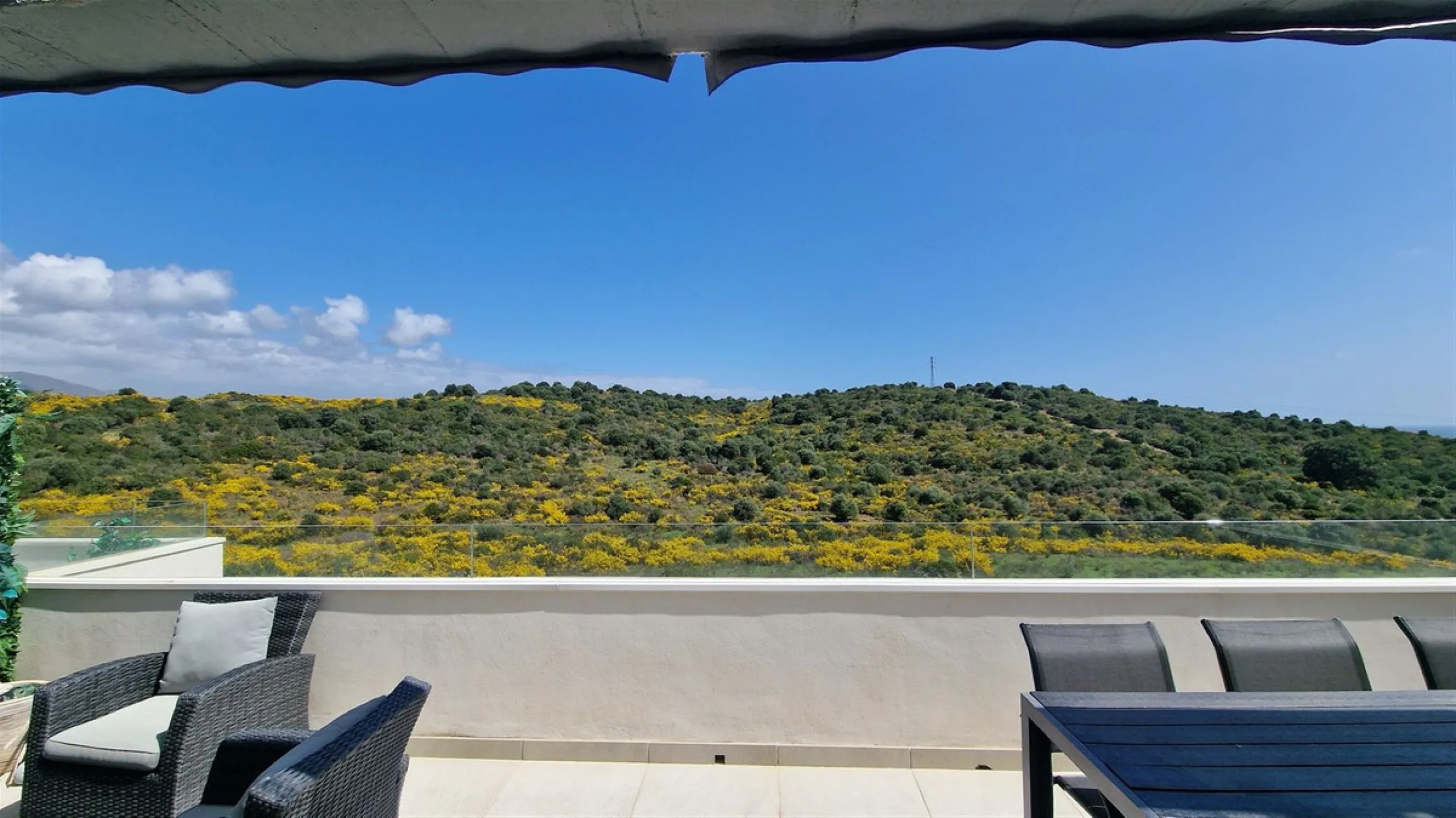 Apartment - Penthouse Duplex в продаже в Estepona, Málaga. В доме 3 спален и 3 ванных комнат. Площадь дома 126 м²