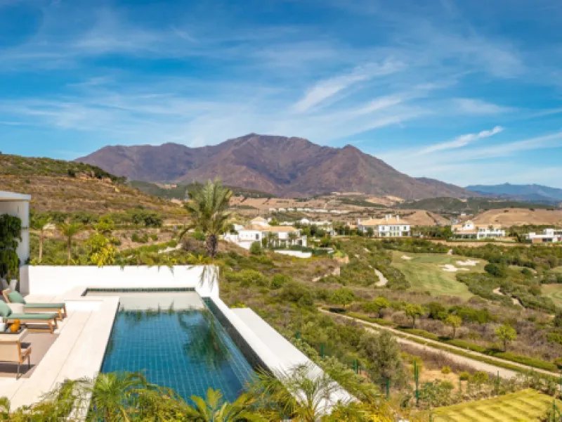 House - Detached Villa в продаже в Casares, Málaga. В доме 3 спален и 3 ванных комнат. Площадь дома 395 м². Площадь участка 2194 м²