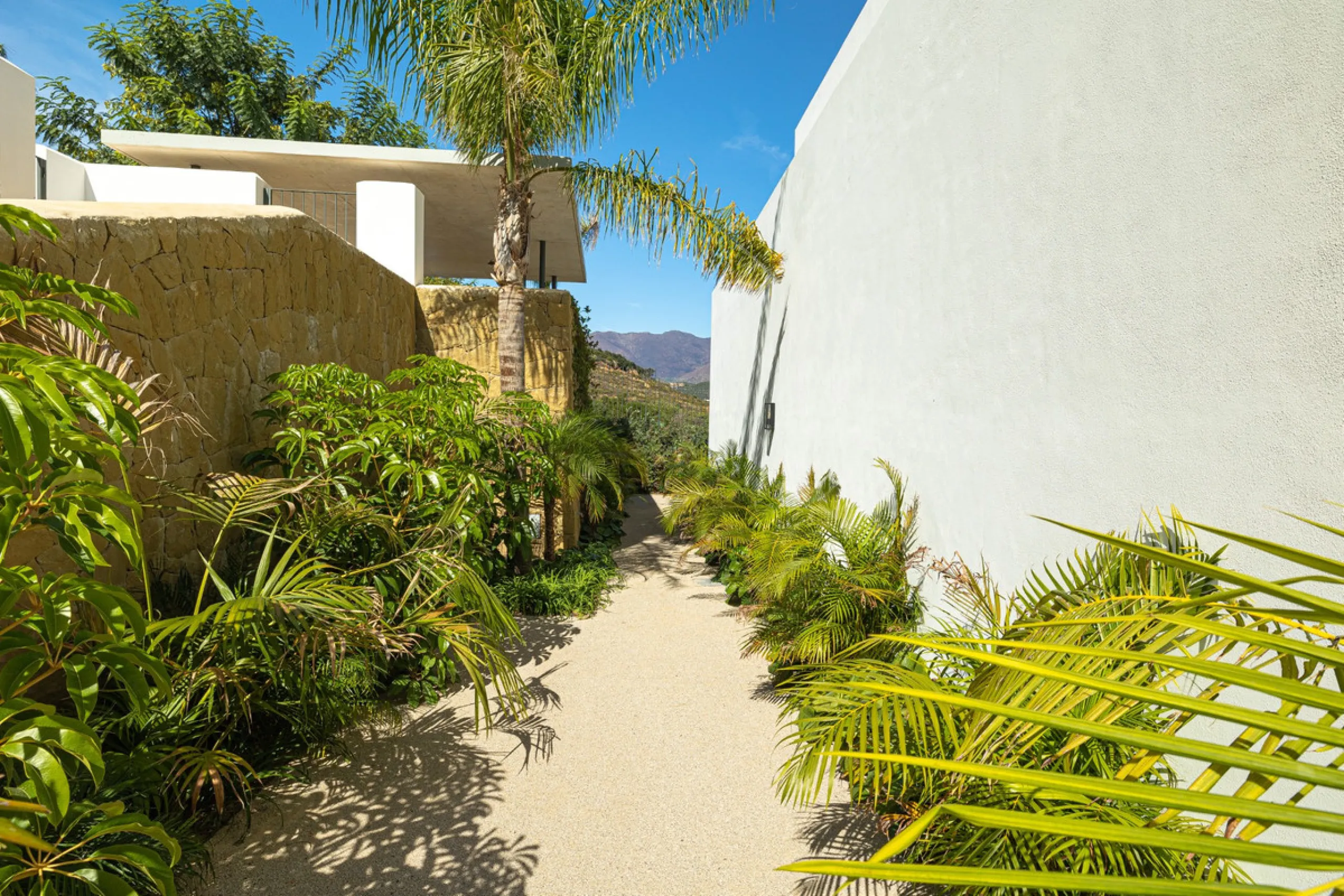 House - Detached Villa в продаже в Casares, Málaga. В доме 3 спален и 3 ванных комнат. Площадь дома 395 м². Площадь участка 2194 м²