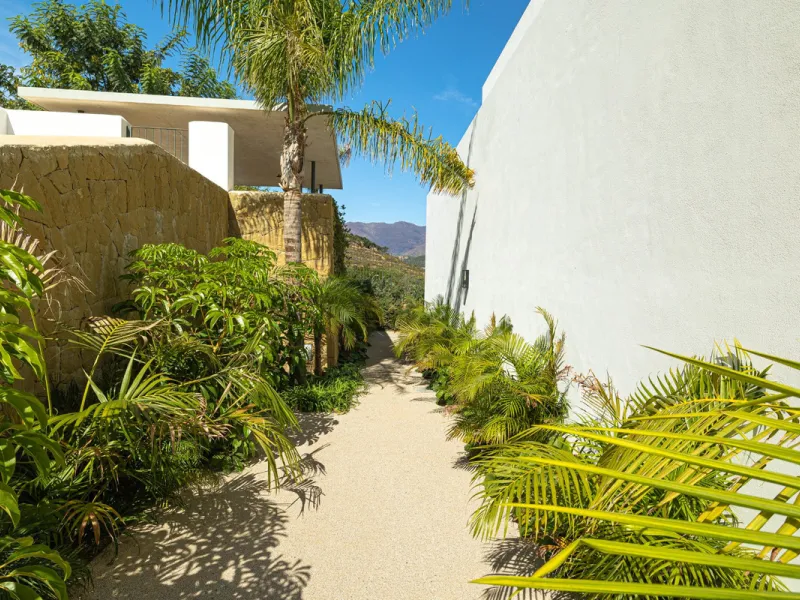 House - Detached Villa в продаже в Casares, Málaga. В доме 3 спален и 3 ванных комнат. Площадь дома 395 м². Площадь участка 2194 м²