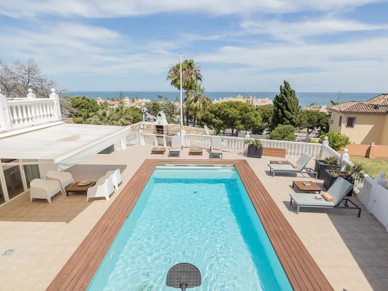 Nestled in the Urb. Torrenueva, Mijas Costa, this enchanting, six-bedroom villa, divided over two floors, epitomizes charm and elegance. Ideal for rental purposes to produce ROI or as a two family home. (Tourist Rental Licence in place). Located in the pi