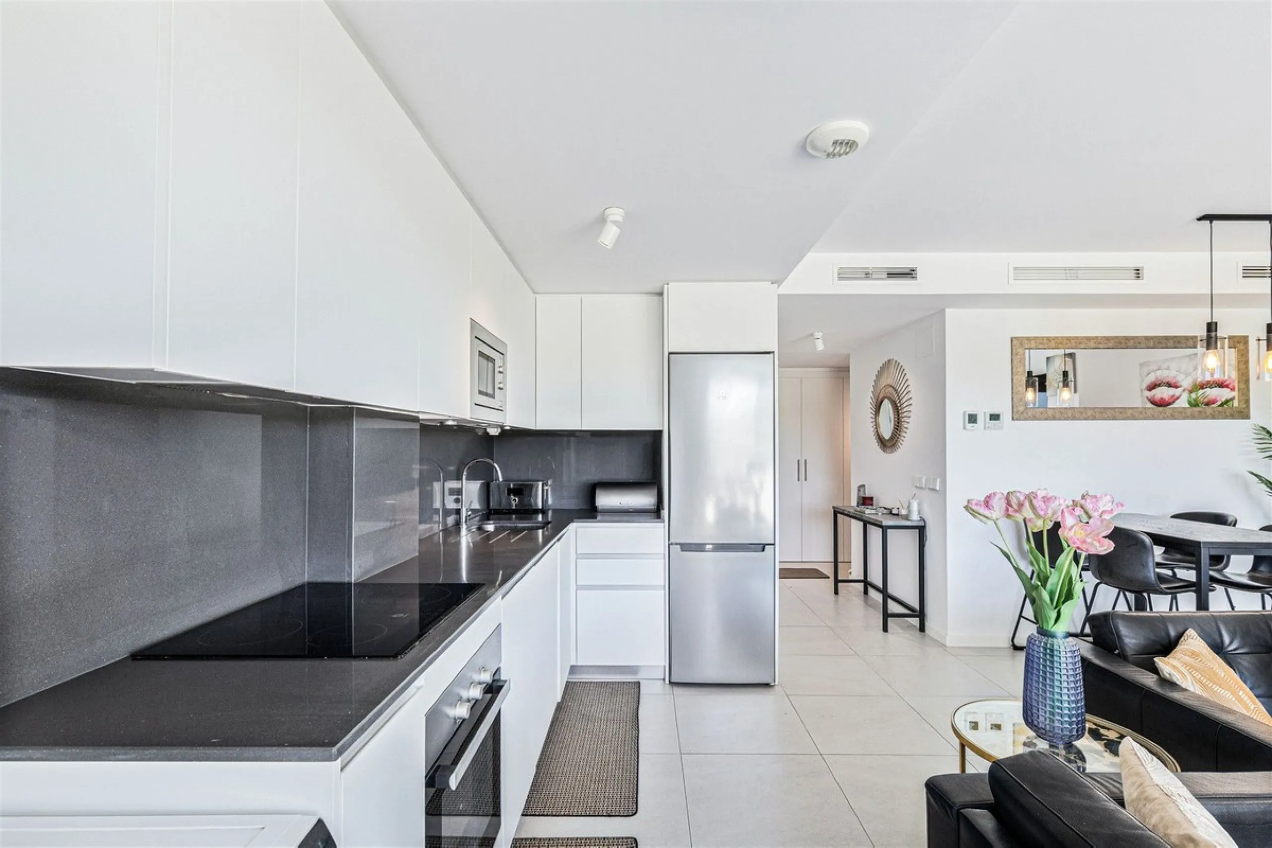 Apartment - Penthouse Duplex в продаже в Estepona, Málaga. В доме 3 спален и 3 ванных комнат. Площадь дома 126 м²