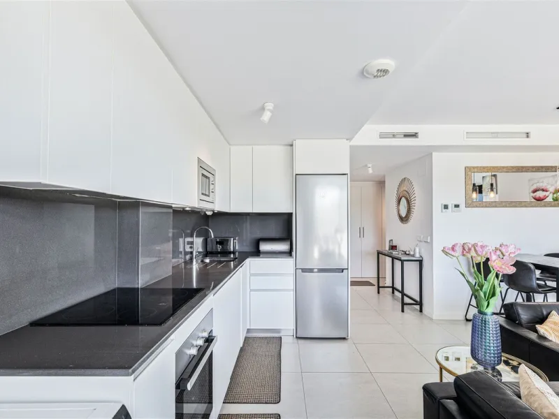 Apartment - Penthouse Duplex в продаже в Estepona, Málaga. В доме 3 спален и 3 ванных комнат. Площадь дома 126 м²