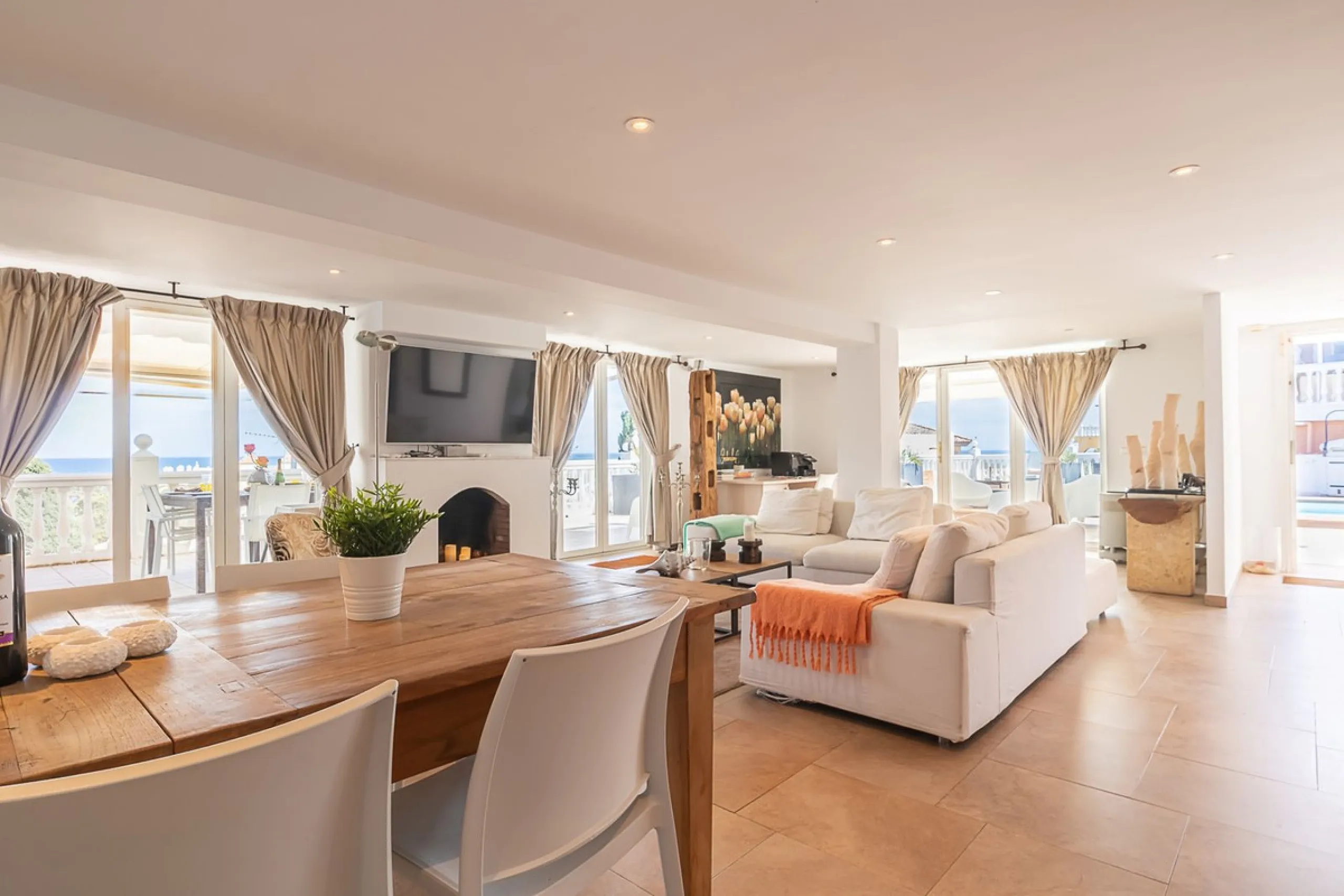 Nestled in the Urb. Torrenueva, Mijas Costa, this enchanting, six-bedroom villa, divided over two floors, epitomizes charm and elegance. Ideal for rental purposes to produce ROI or as a two family home. (Tourist Rental Licence in place). Located in the pi