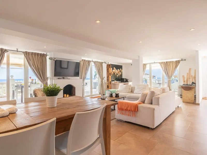 Nestled in the Urb. Torrenueva, Mijas Costa, this enchanting, six-bedroom villa, divided over two floors, epitomizes charm and elegance. Ideal for rental purposes to produce ROI or as a two family home. (Tourist Rental Licence in place). Located in the pi