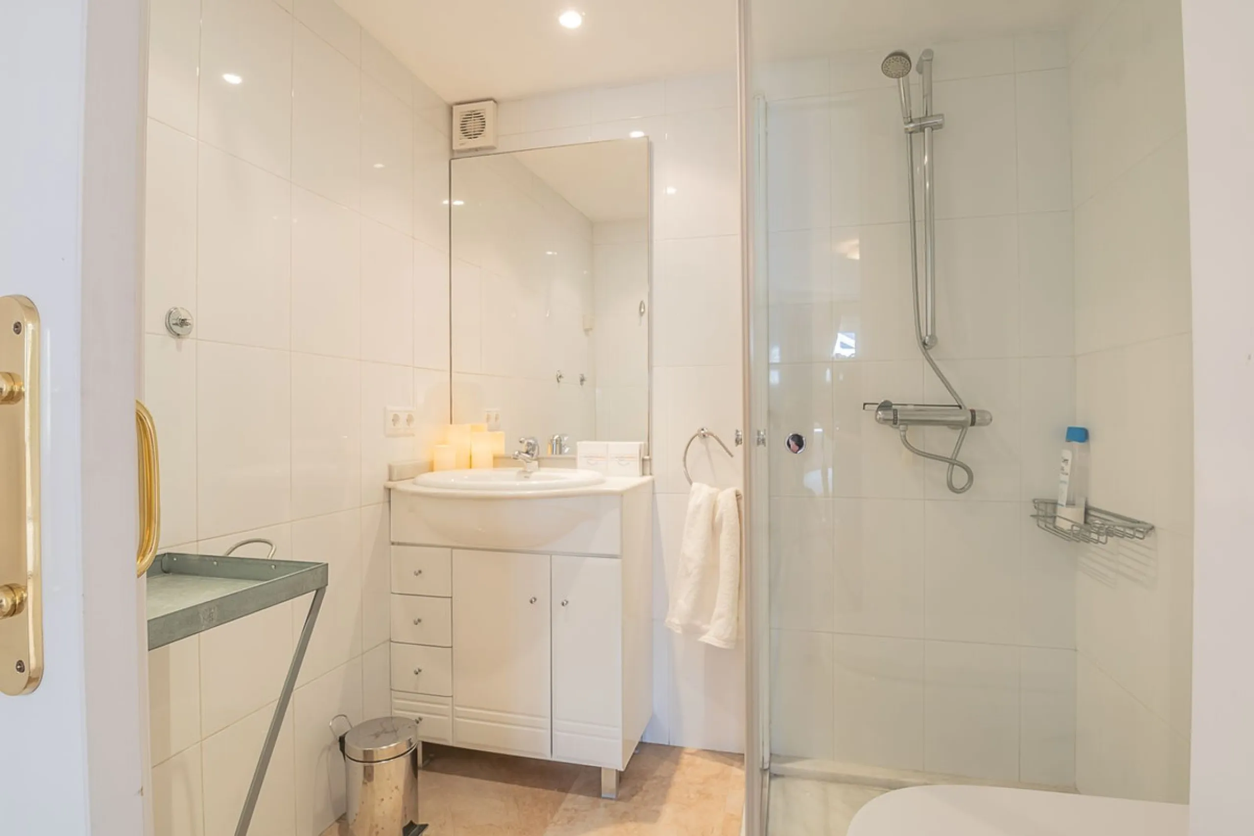 Nestled in the Urb. Torrenueva, Mijas Costa, this enchanting, six-bedroom villa, divided over two floors, epitomizes charm and elegance. Ideal for rental purposes to produce ROI or as a two family home. (Tourist Rental Licence in place). Located in the pi