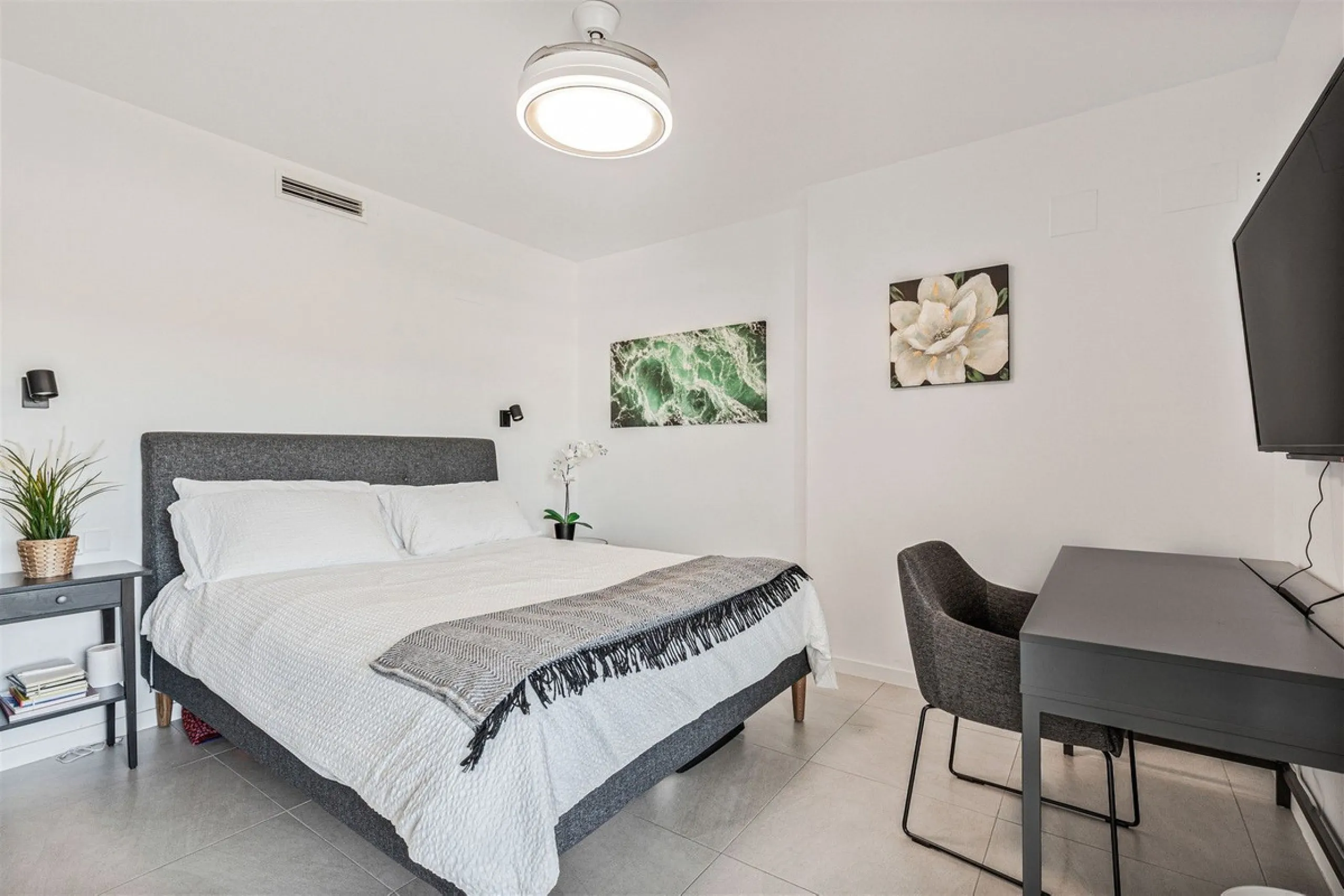 Apartment - Penthouse Duplex в продаже в Estepona, Málaga. В доме 3 спален и 3 ванных комнат. Площадь дома 126 м²