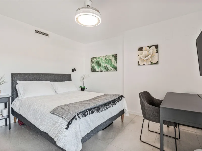 Apartment - Penthouse Duplex в продаже в Estepona, Málaga. В доме 3 спален и 3 ванных комнат. Площадь дома 126 м²