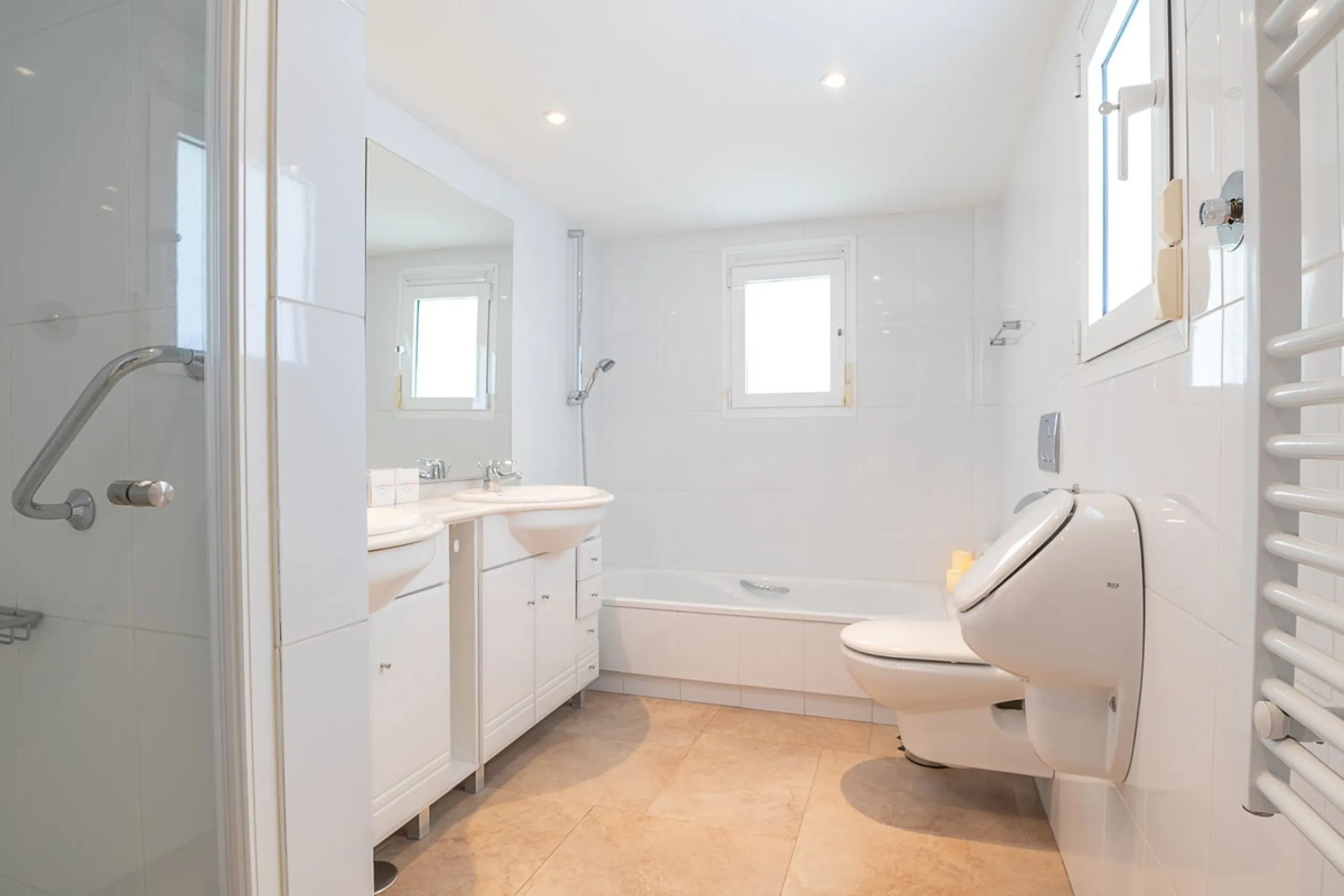 Nestled in the Urb. Torrenueva, Mijas Costa, this enchanting, six-bedroom villa, divided over two floors, epitomizes charm and elegance. Ideal for rental purposes to produce ROI or as a two family home. (Tourist Rental Licence in place). Located in the pi