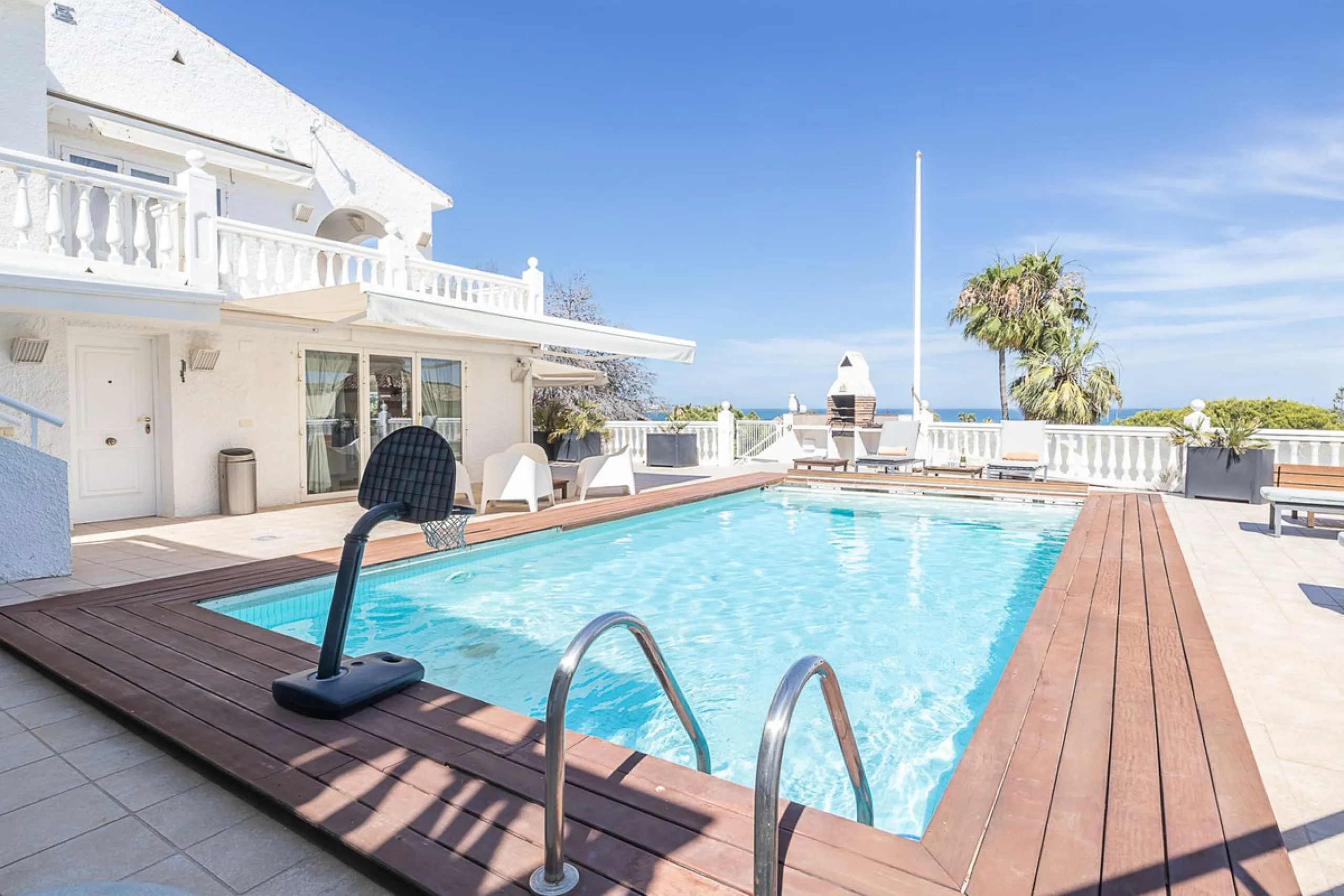 Nestled in the Urb. Torrenueva, Mijas Costa, this enchanting, six-bedroom villa, divided over two floors, epitomizes charm and elegance. Ideal for rental purposes to produce ROI or as a two family home. (Tourist Rental Licence in place). Located in the pi