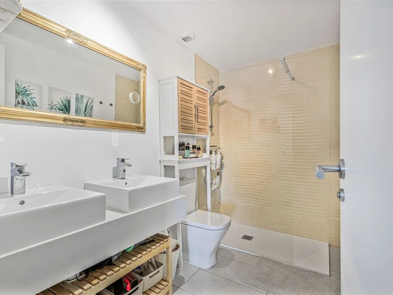 Apartment - Penthouse Duplex в продаже в Estepona, Málaga. В доме 3 спален и 3 ванных комнат. Площадь дома 126 м²