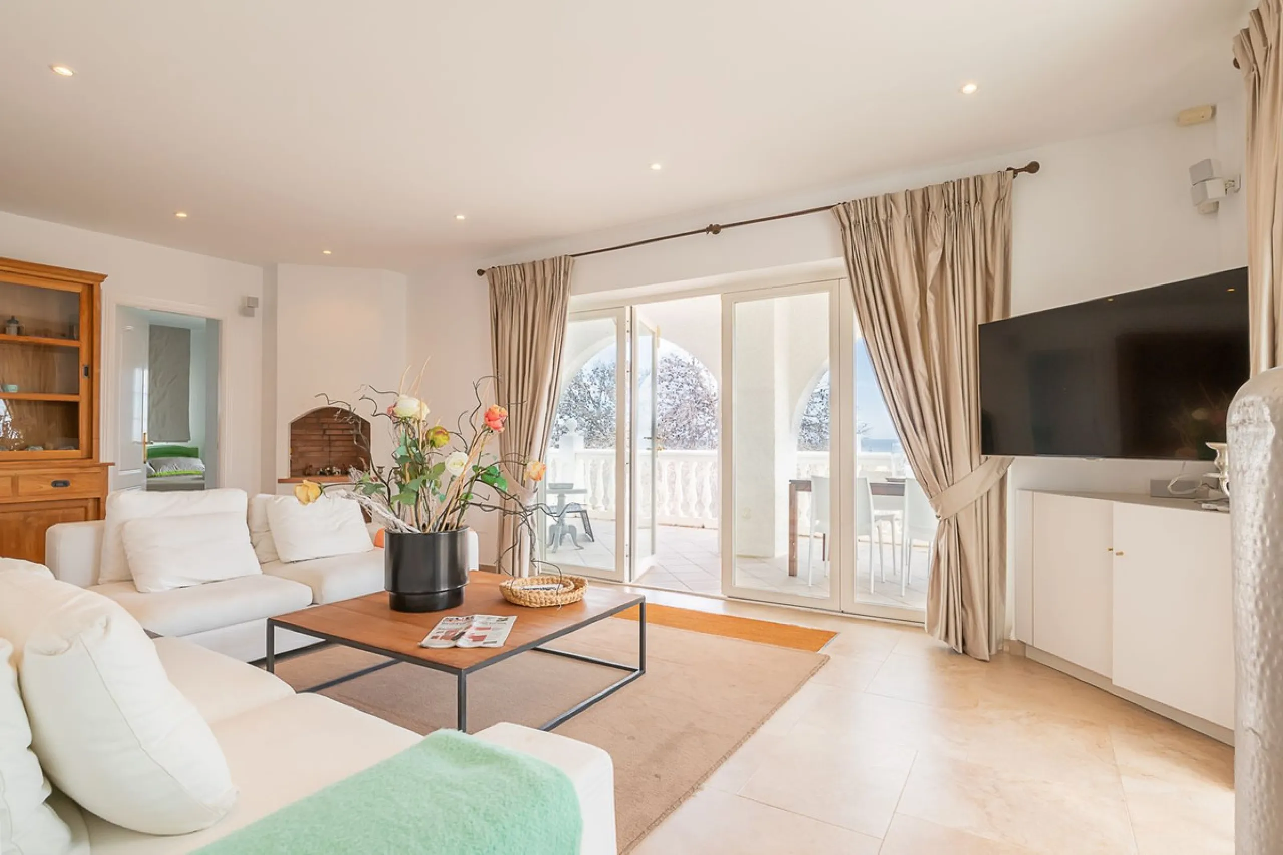Nestled in the Urb. Torrenueva, Mijas Costa, this enchanting, six-bedroom villa, divided over two floors, epitomizes charm and elegance. Ideal for rental purposes to produce ROI or as a two family home. (Tourist Rental Licence in place). Located in the pi