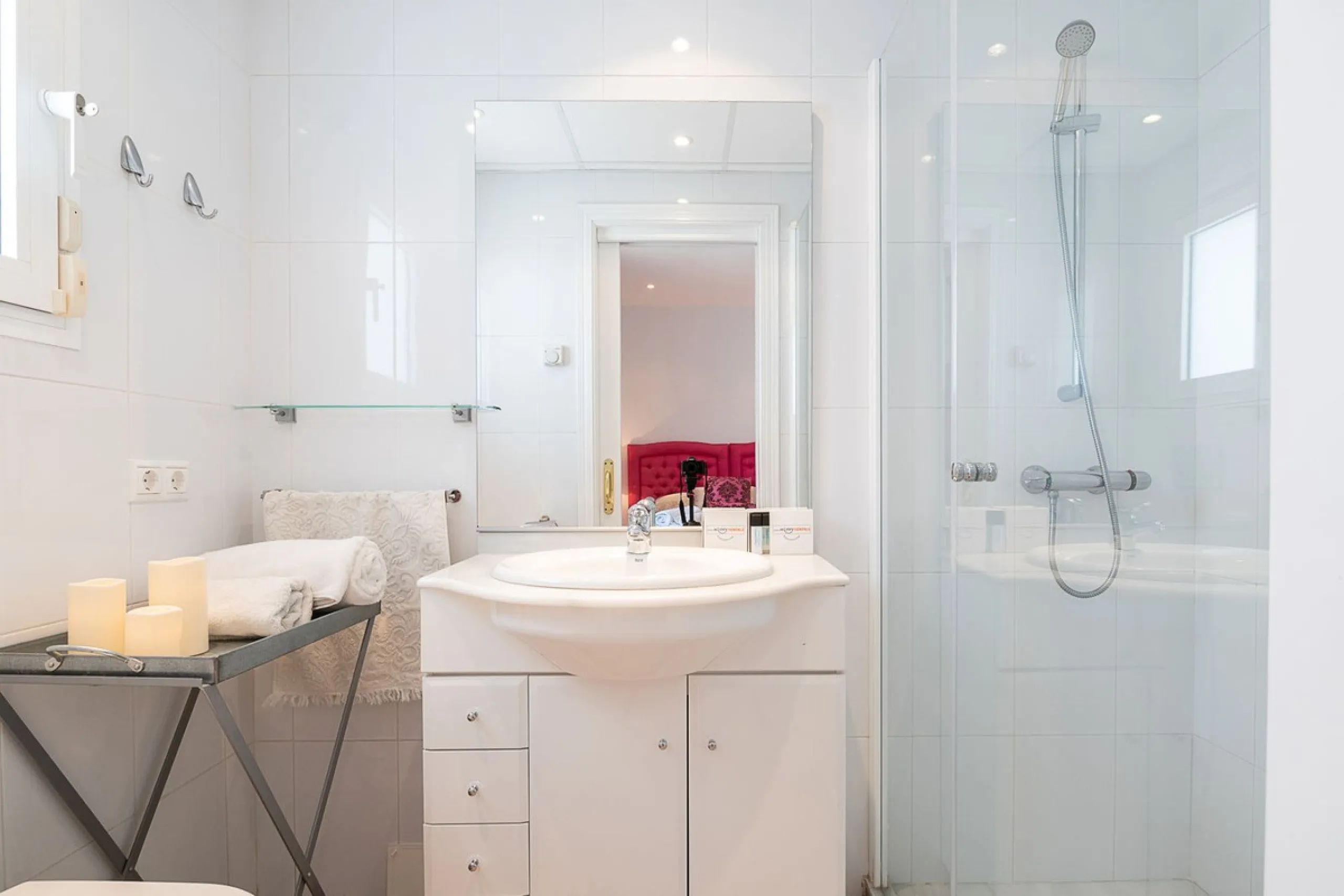 Nestled in the Urb. Torrenueva, Mijas Costa, this enchanting, six-bedroom villa, divided over two floors, epitomizes charm and elegance. Ideal for rental purposes to produce ROI or as a two family home. (Tourist Rental Licence in place). Located in the pi