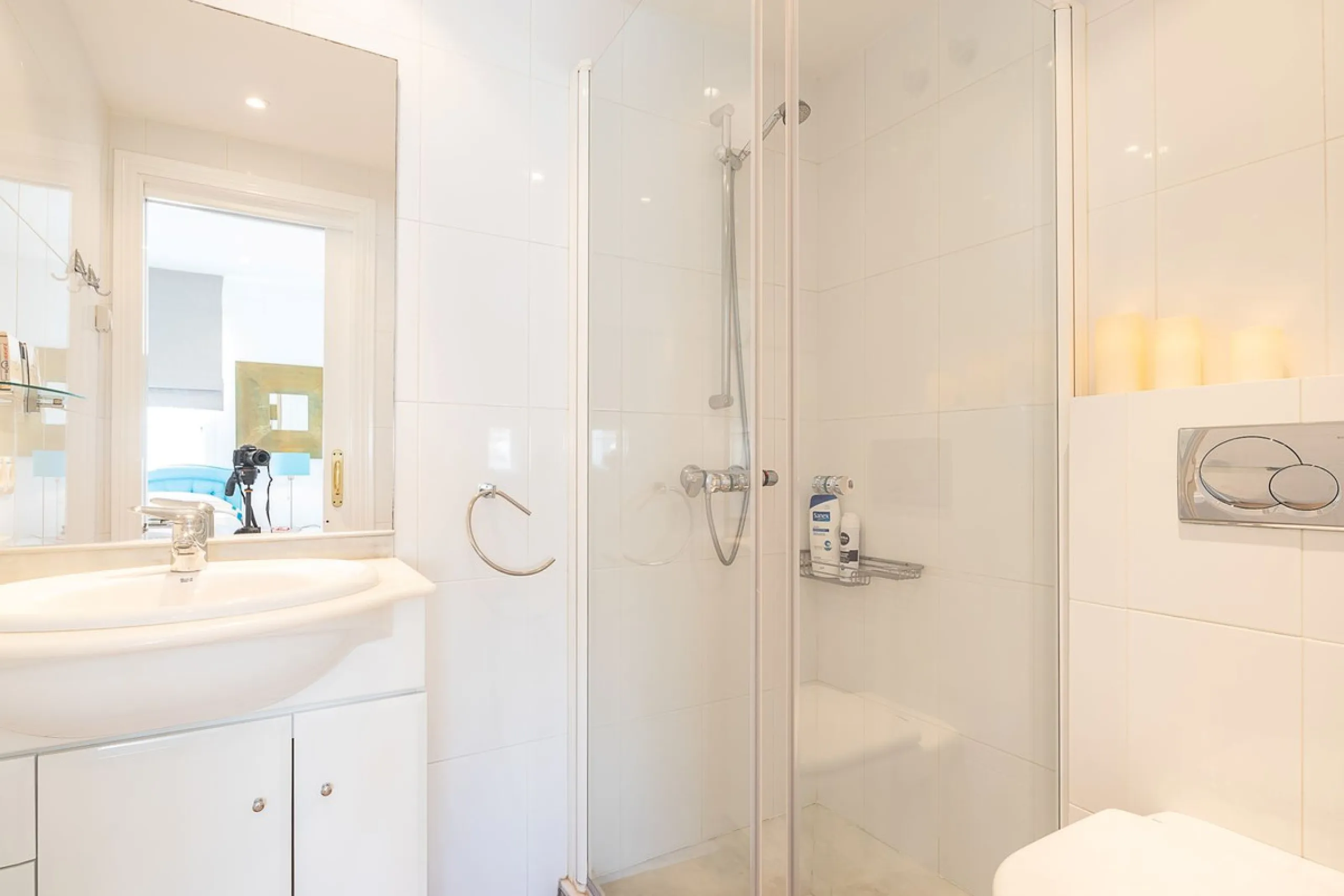 Nestled in the Urb. Torrenueva, Mijas Costa, this enchanting, six-bedroom villa, divided over two floors, epitomizes charm and elegance. Ideal for rental purposes to produce ROI or as a two family home. (Tourist Rental Licence in place). Located in the pi