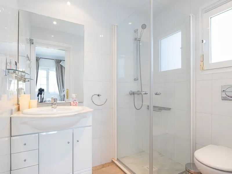 Nestled in the Urb. Torrenueva, Mijas Costa, this enchanting, six-bedroom villa, divided over two floors, epitomizes charm and elegance. Ideal for rental purposes to produce ROI or as a two family home. (Tourist Rental Licence in place). Located in the pi
