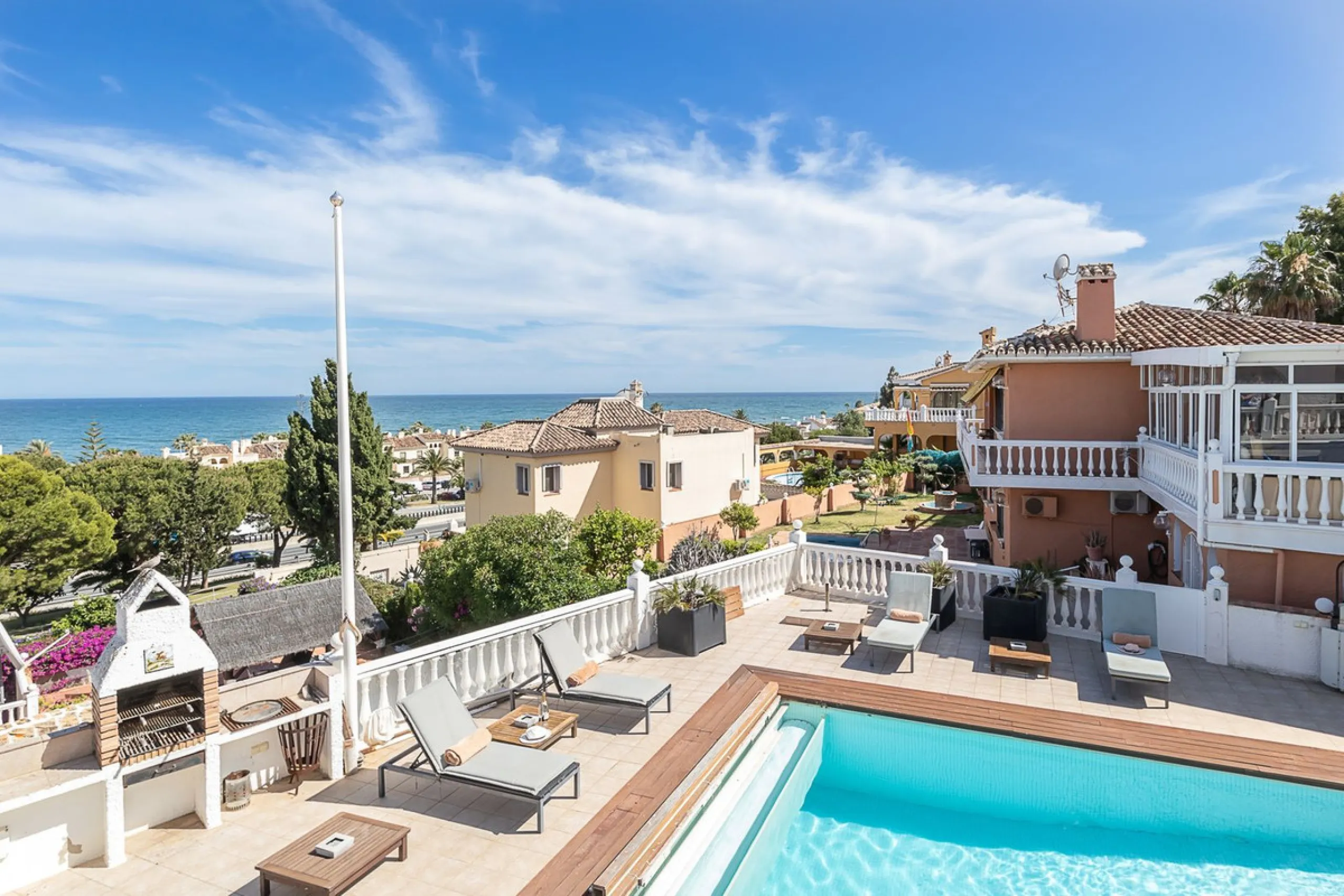 Nestled in the Urb. Torrenueva, Mijas Costa, this enchanting, six-bedroom villa, divided over two floors, epitomizes charm and elegance. Ideal for rental purposes to produce ROI or as a two family home. (Tourist Rental Licence in place). Located in the pi