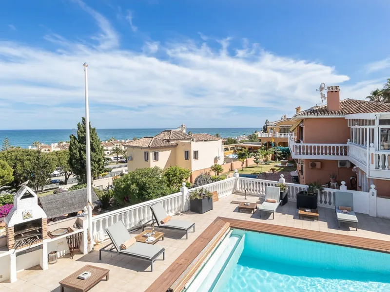 Nestled in the Urb. Torrenueva, Mijas Costa, this enchanting, six-bedroom villa, divided over two floors, epitomizes charm and elegance. Ideal for rental purposes to produce ROI or as a two family home. (Tourist Rental Licence in place). Located in the pi