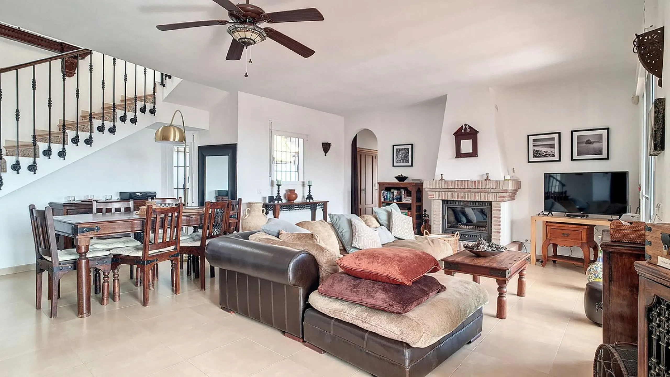 House - Detached Villa в продаже в Arenas, Málaga. В доме 3 спален и 3 ванных комнат. Площадь дома 241 м². Площадь участка 4162 м²