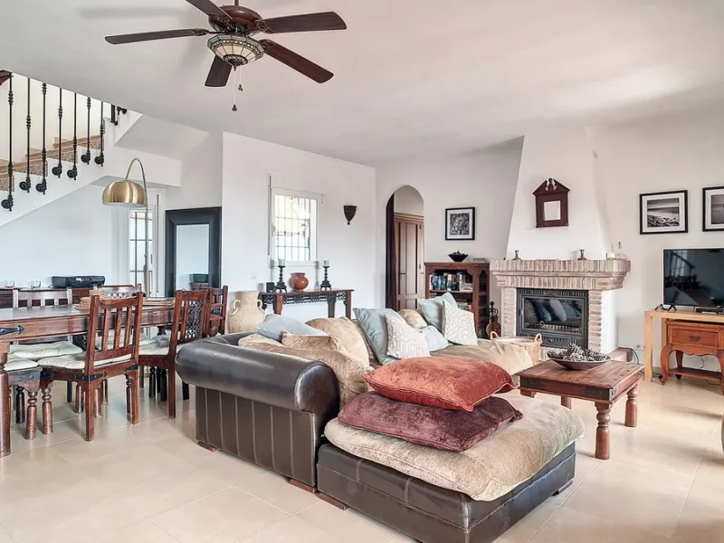 House - Detached Villa в продаже в Arenas, Málaga. В доме 3 спален и 3 ванных комнат. Площадь дома 241 м². Площадь участка 4162 м²