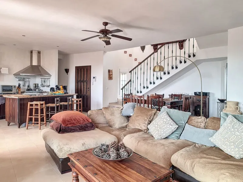 House - Detached Villa в продаже в Arenas, Málaga. В доме 3 спален и 3 ванных комнат. Площадь дома 241 м². Площадь участка 4162 м²