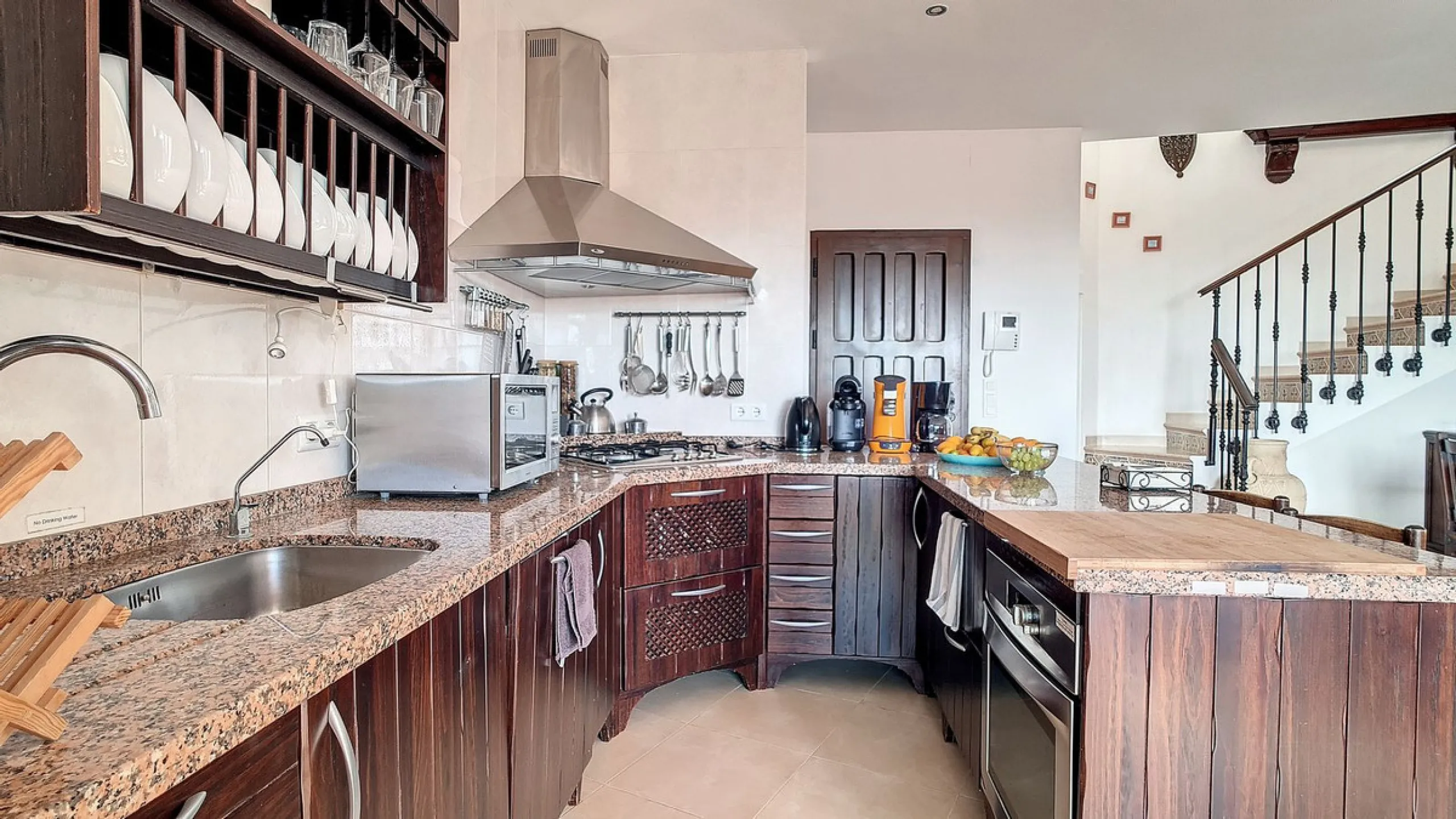 House - Detached Villa в продаже в Arenas, Málaga. В доме 3 спален и 3 ванных комнат. Площадь дома 241 м². Площадь участка 4162 м²