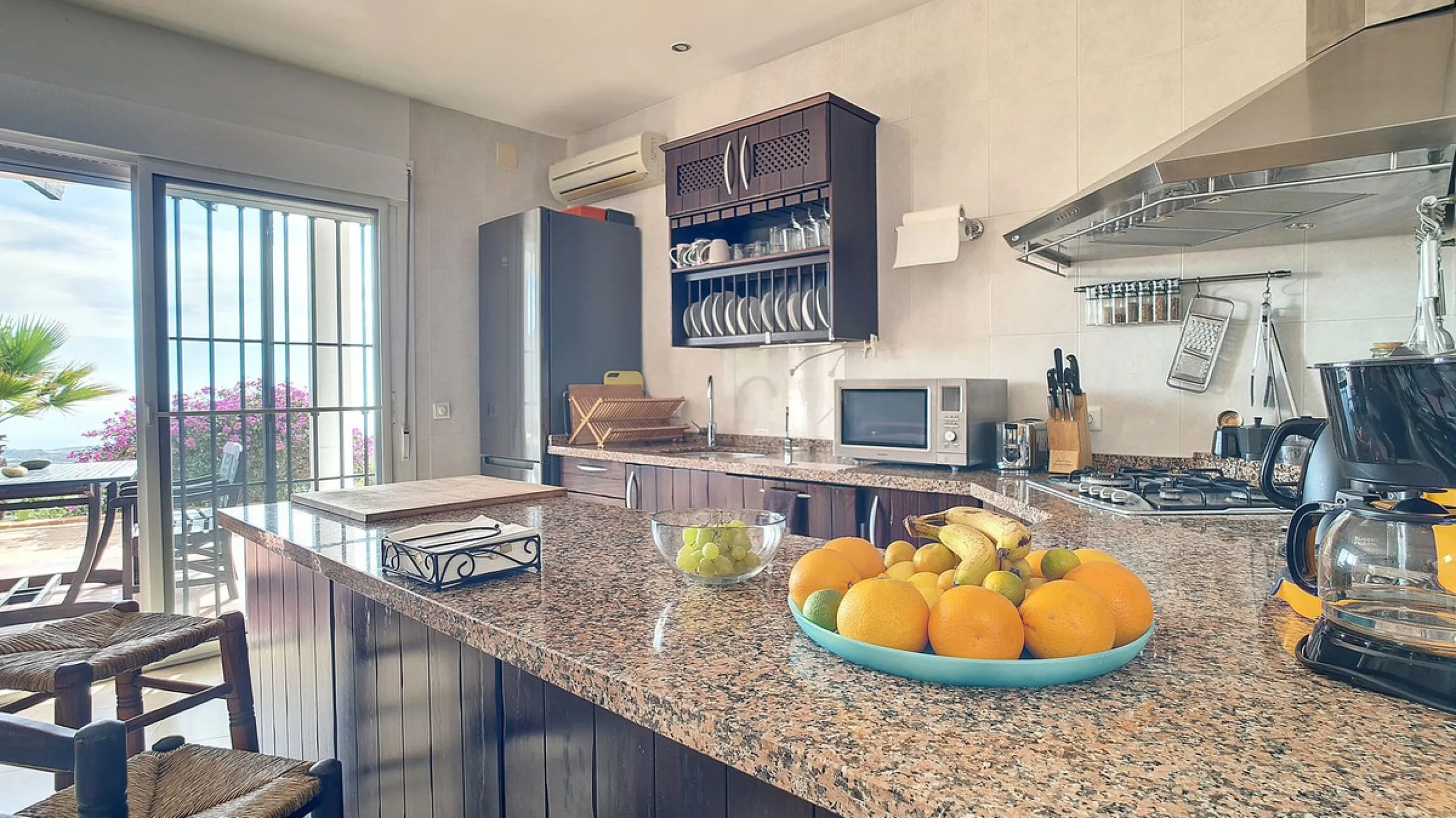 House - Detached Villa в продаже в Arenas, Málaga. В доме 3 спален и 3 ванных комнат. Площадь дома 241 м². Площадь участка 4162 м²