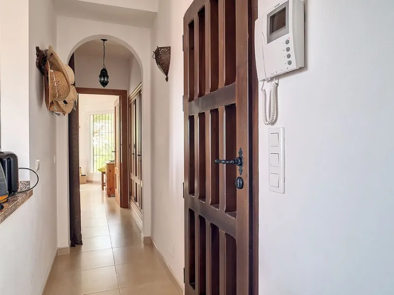 House - Detached Villa в продаже в Arenas, Málaga. В доме 3 спален и 3 ванных комнат. Площадь дома 241 м². Площадь участка 4162 м²