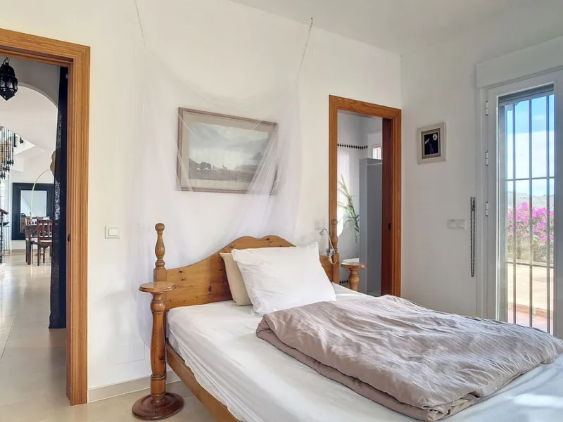House - Detached Villa в продаже в Arenas, Málaga. В доме 3 спален и 3 ванных комнат. Площадь дома 241 м². Площадь участка 4162 м²