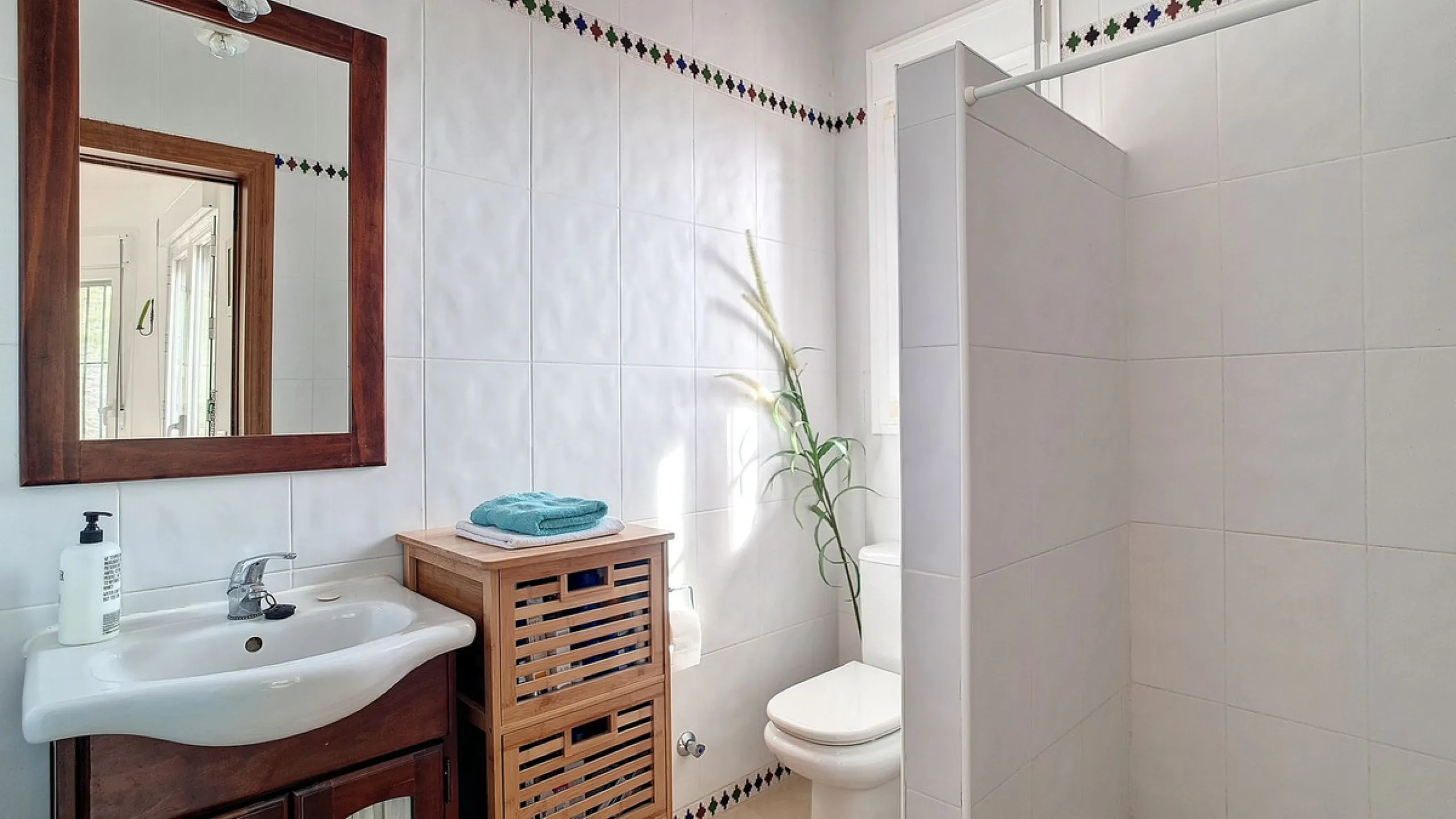 House - Detached Villa в продаже в Arenas, Málaga. В доме 3 спален и 3 ванных комнат. Площадь дома 241 м². Площадь участка 4162 м²