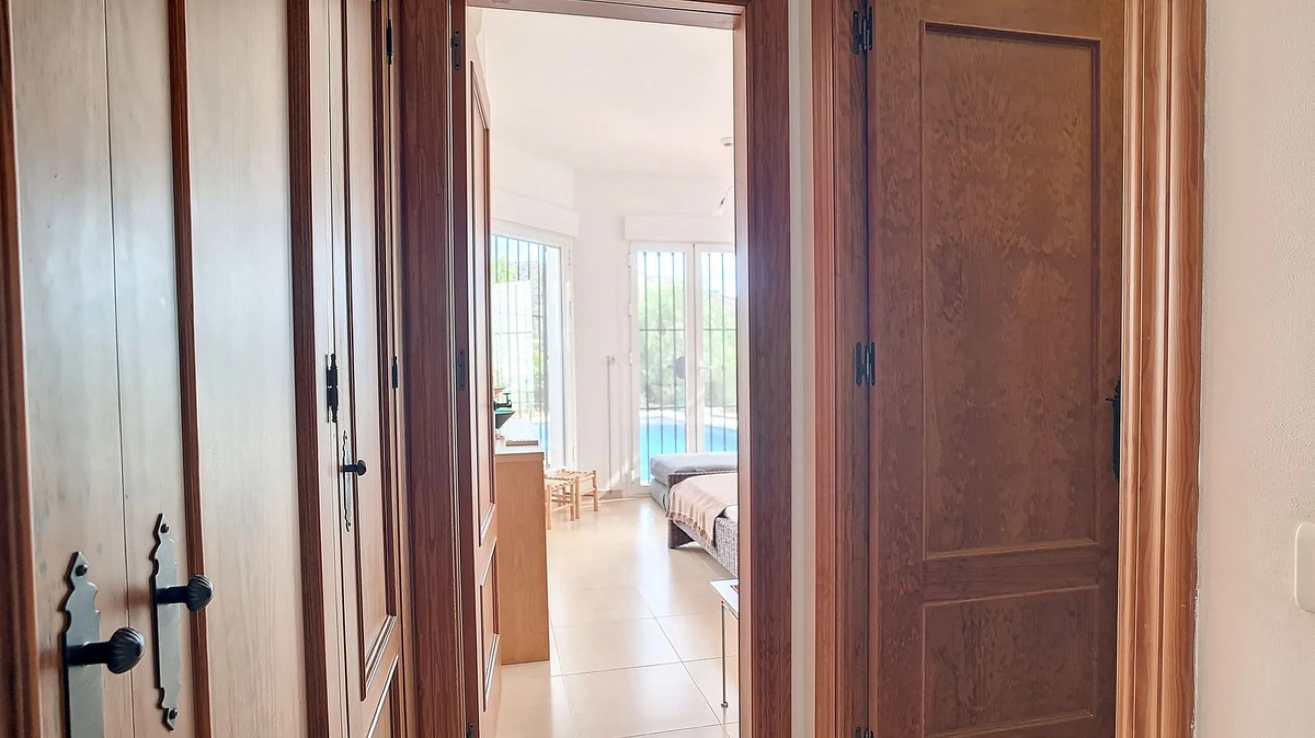 House - Detached Villa в продаже в Arenas, Málaga. В доме 3 спален и 3 ванных комнат. Площадь дома 241 м². Площадь участка 4162 м²