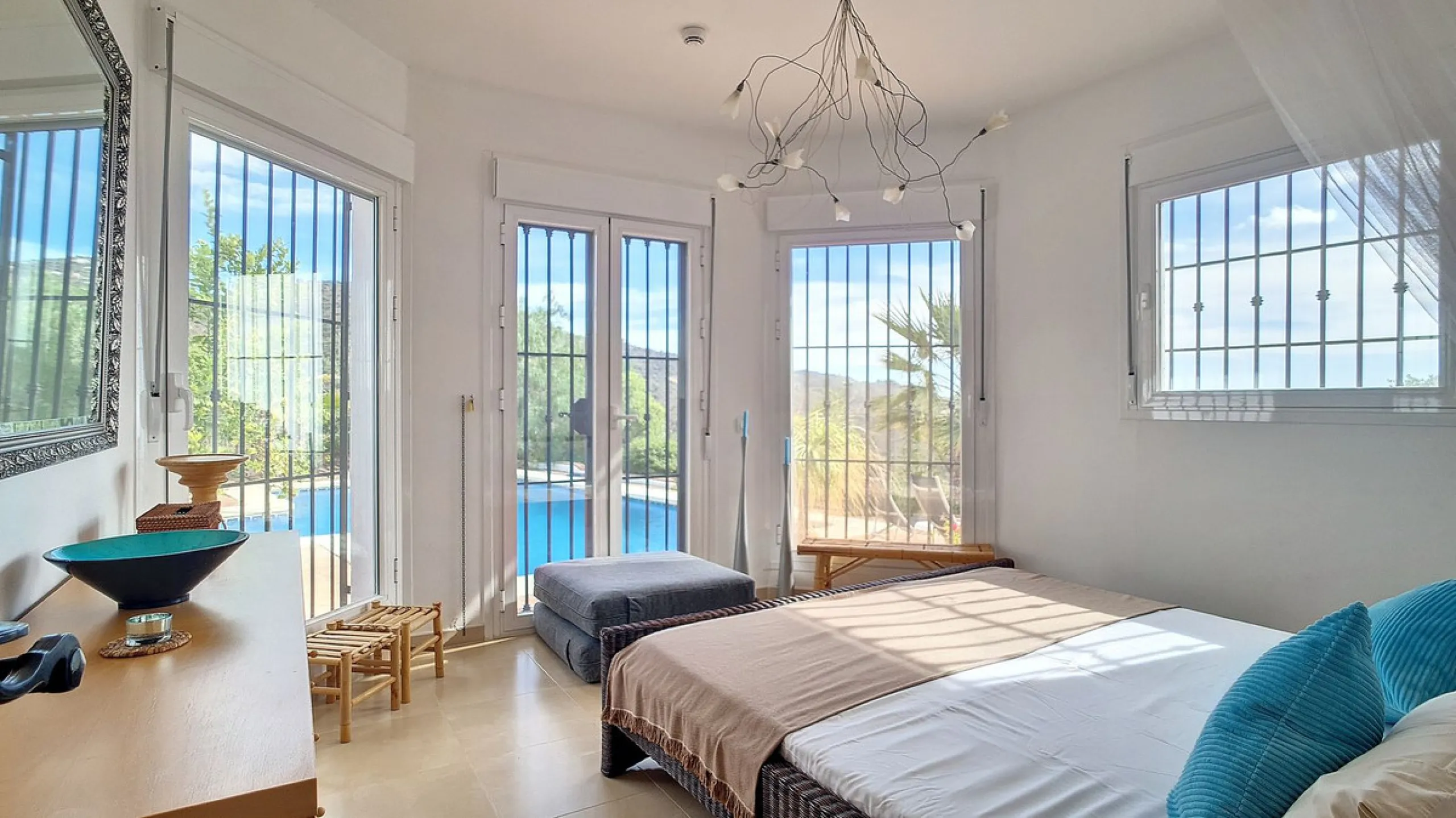 House - Detached Villa в продаже в Arenas, Málaga. В доме 3 спален и 3 ванных комнат. Площадь дома 241 м². Площадь участка 4162 м²