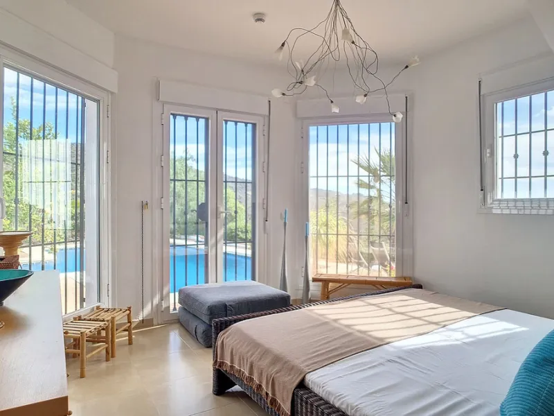 House - Detached Villa в продаже в Arenas, Málaga. В доме 3 спален и 3 ванных комнат. Площадь дома 241 м². Площадь участка 4162 м²