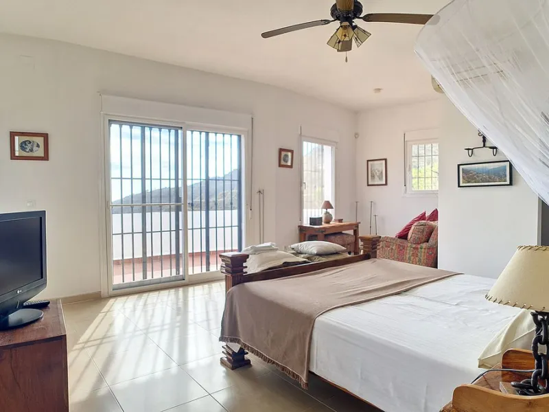 House - Detached Villa в продаже в Arenas, Málaga. В доме 3 спален и 3 ванных комнат. Площадь дома 241 м². Площадь участка 4162 м²