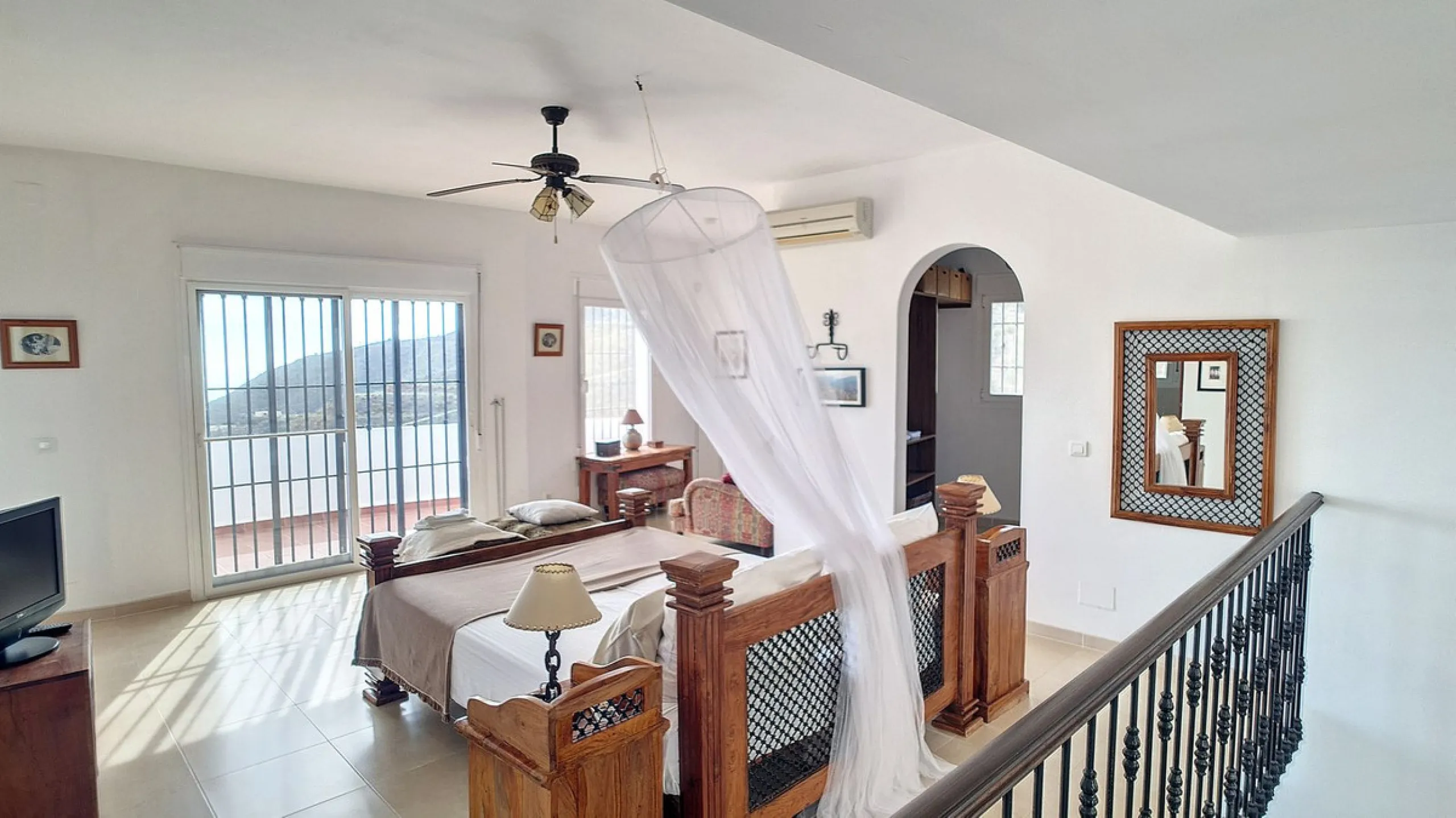 House - Detached Villa в продаже в Arenas, Málaga. В доме 3 спален и 3 ванных комнат. Площадь дома 241 м². Площадь участка 4162 м²