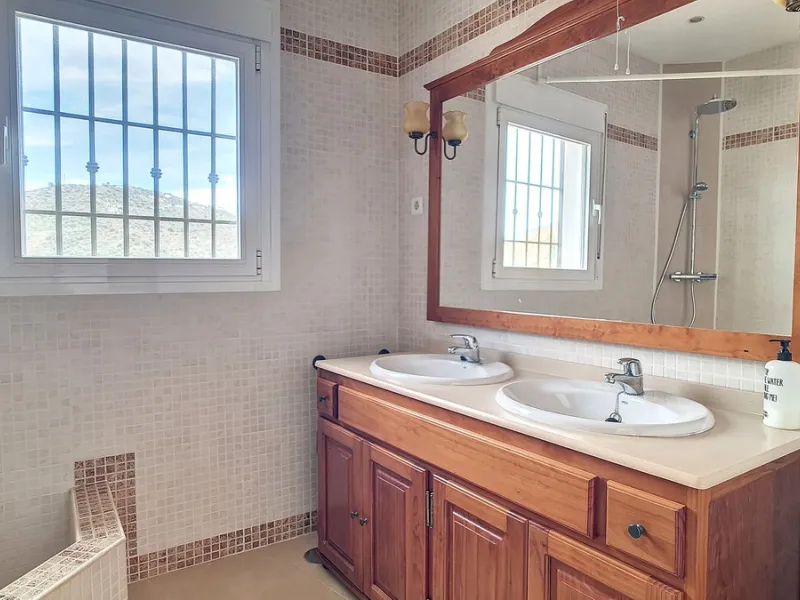 House - Detached Villa в продаже в Arenas, Málaga. В доме 3 спален и 3 ванных комнат. Площадь дома 241 м². Площадь участка 4162 м²
